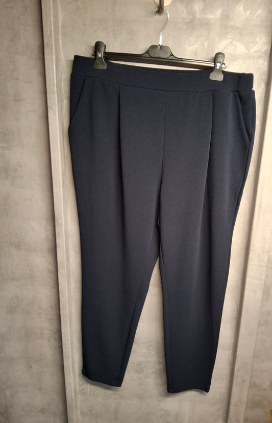Shein Navy Tapered Trousers – Size 3XL (18/20) – For When You Want to Look Put-Together Without Actually Trying
