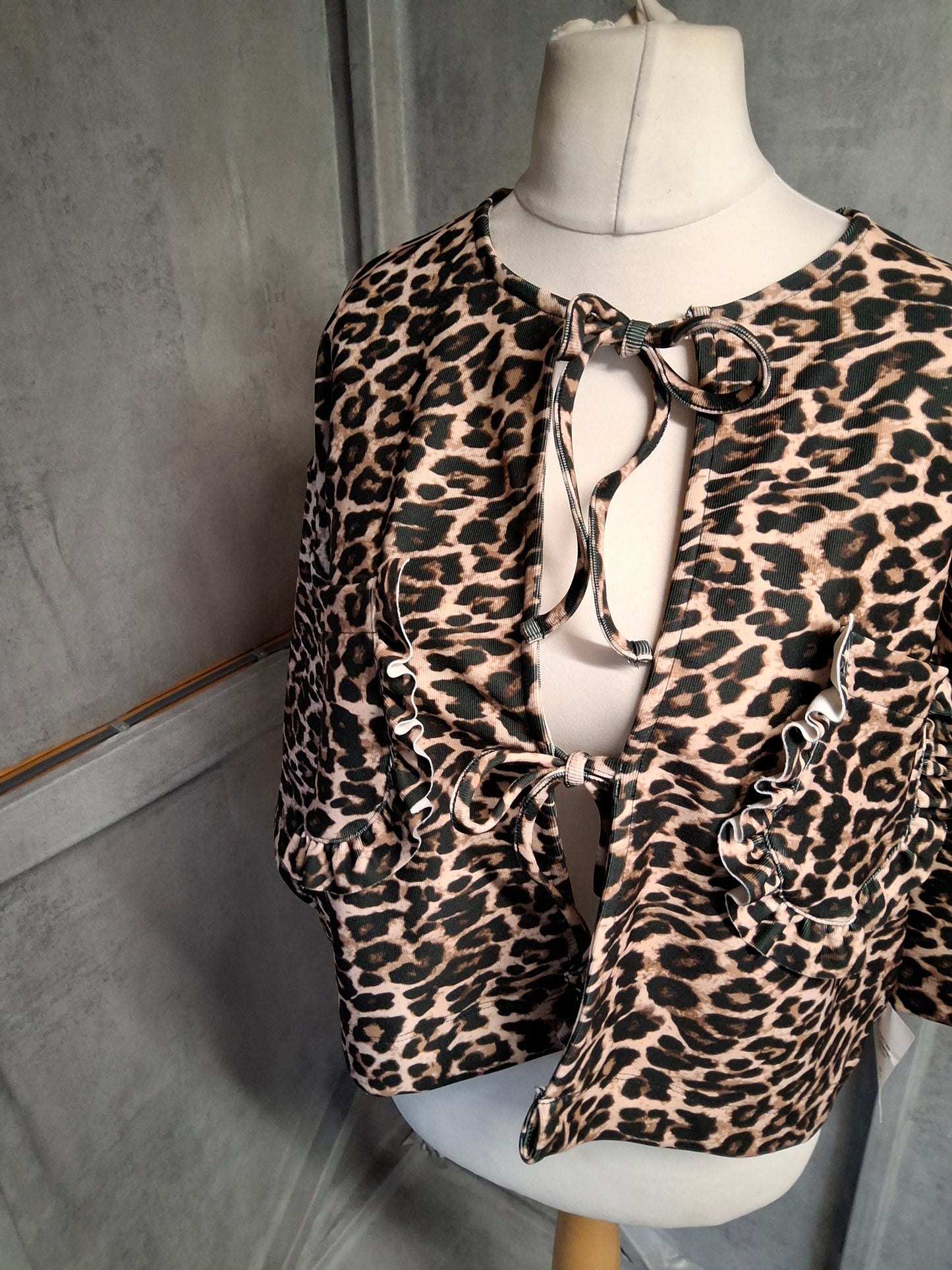 ASOS Leopard Print Tie-Front Top – Size 16/18 – NWT