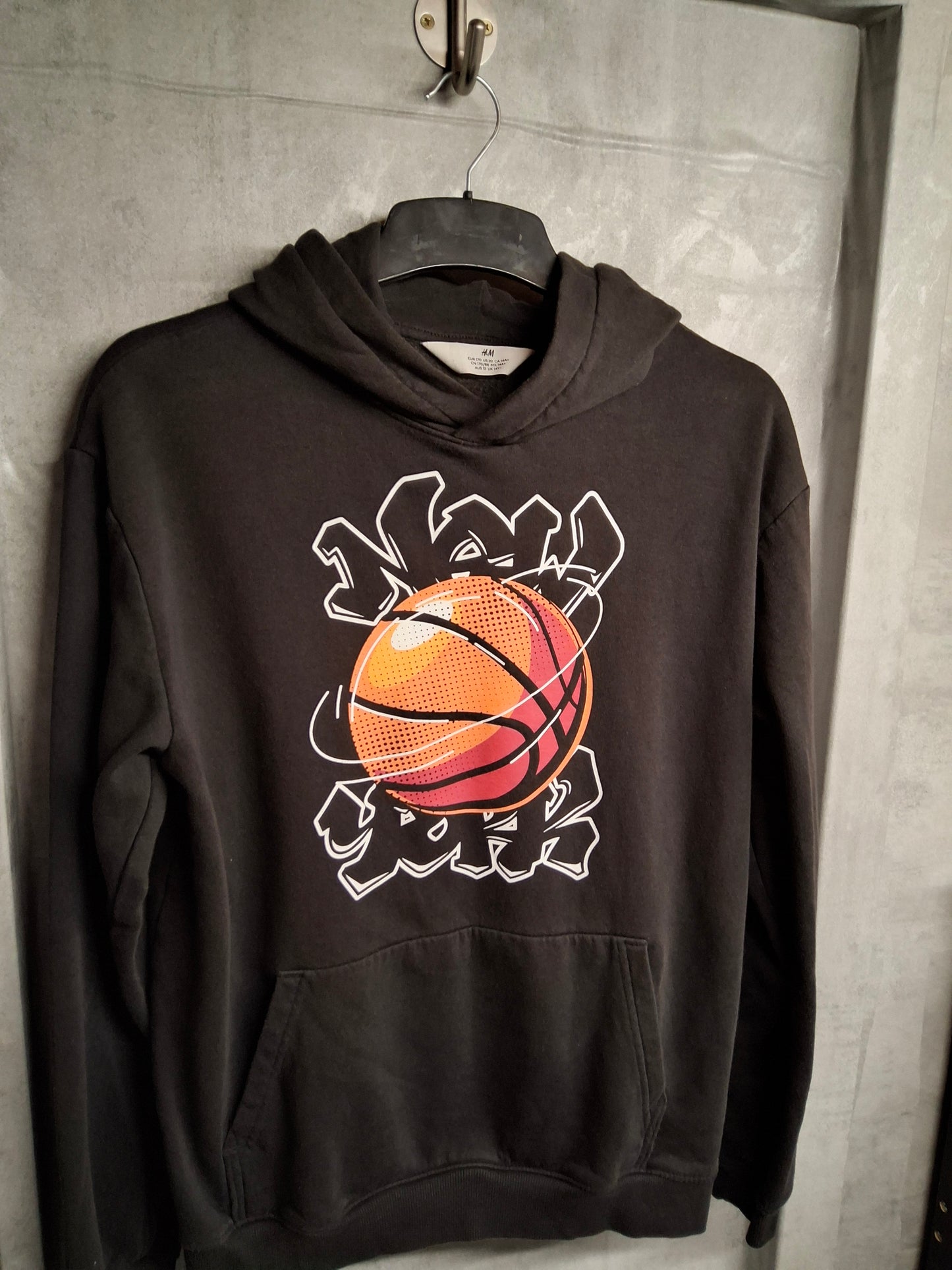 H&M Boys Black Hoodie – Age 14 Years – New York Basketball Print & Front Pocket