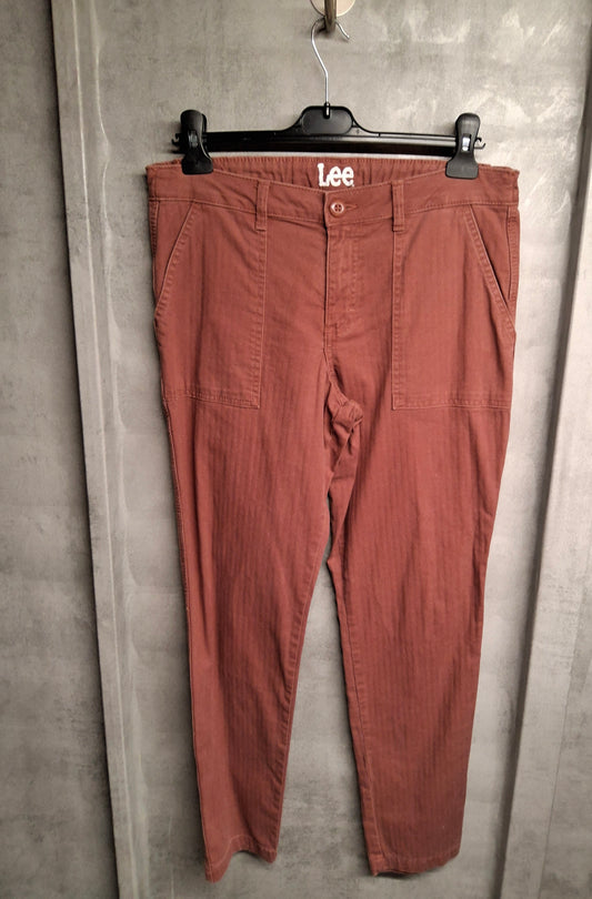 Lee Heritage High Waisted Slim Leg Jeans – Size 8 – Burgundy – Everyday to Evening Style
