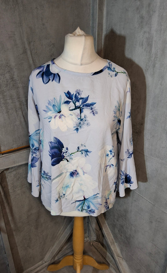 Quiz Light Blue Floral Flared Top – Size 12 – ¾ Sleeve Cutout Back Blouse