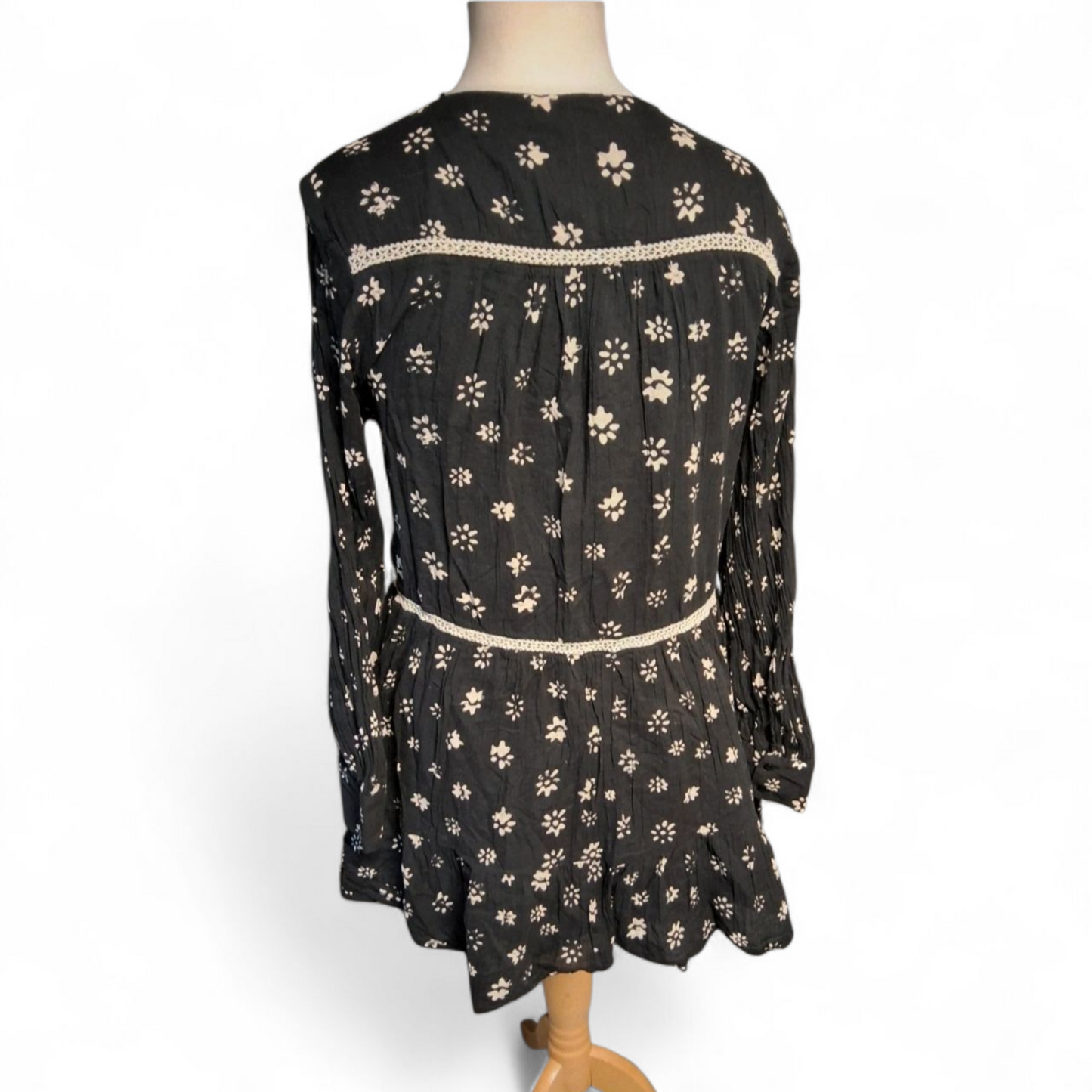 Zara Black & White Patterned Mini Dress – Size M (UK size 10/12) – Long Sleeve V-Neck