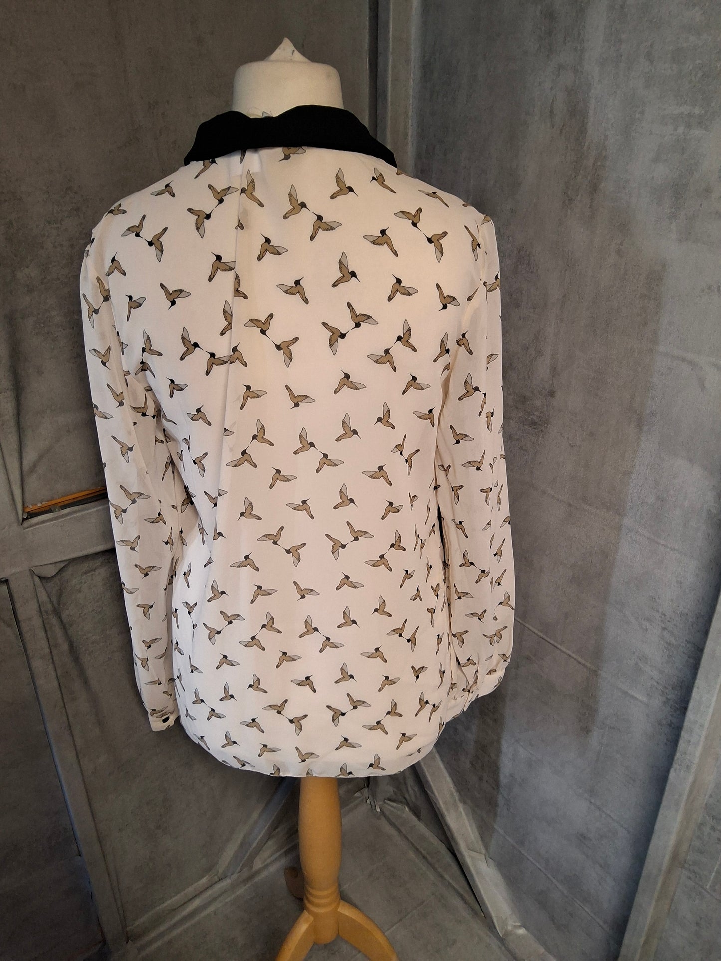 Tu Cream & Black Bird Print Sheer Blouse – Size 14 – Polyester