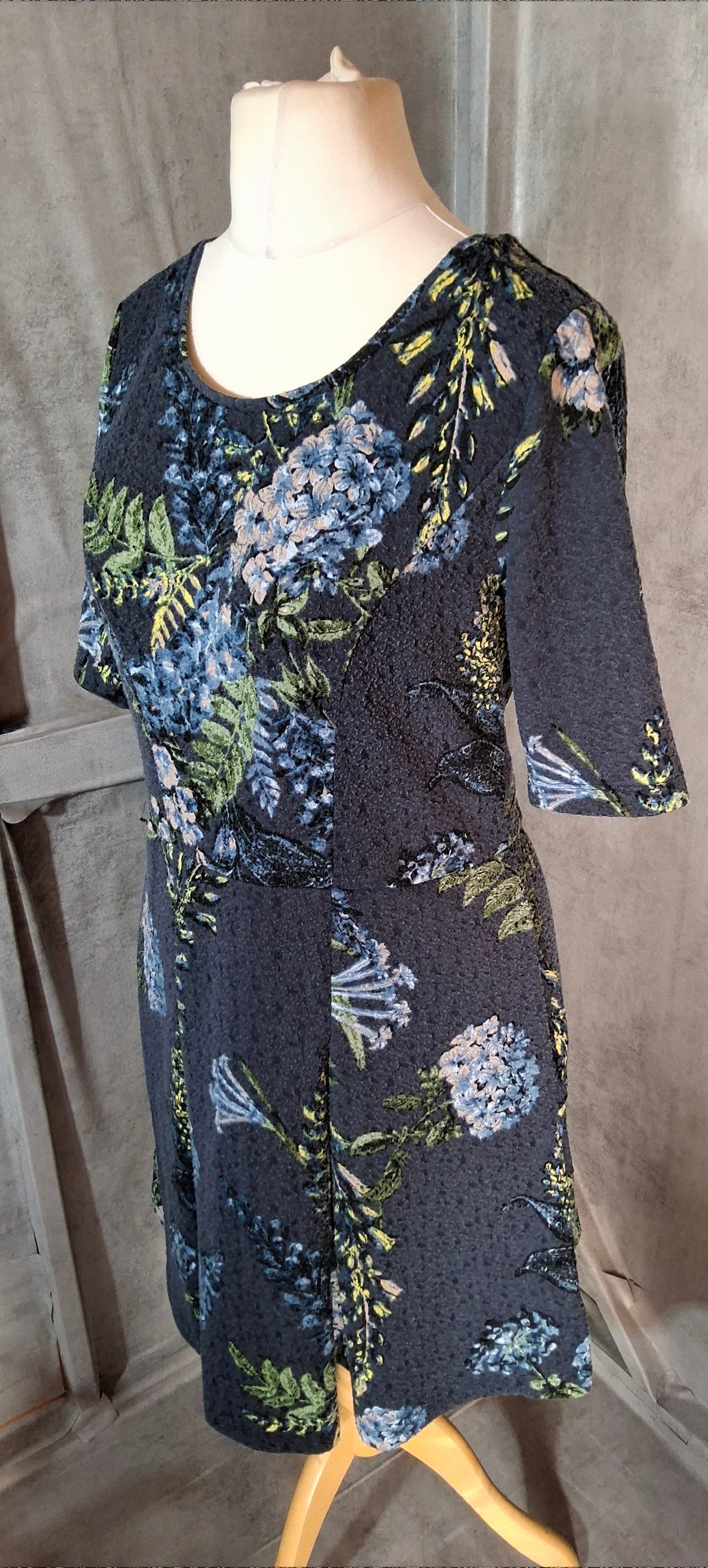 Next Navy Floral Textured Dress – Size 14 – Knee Length