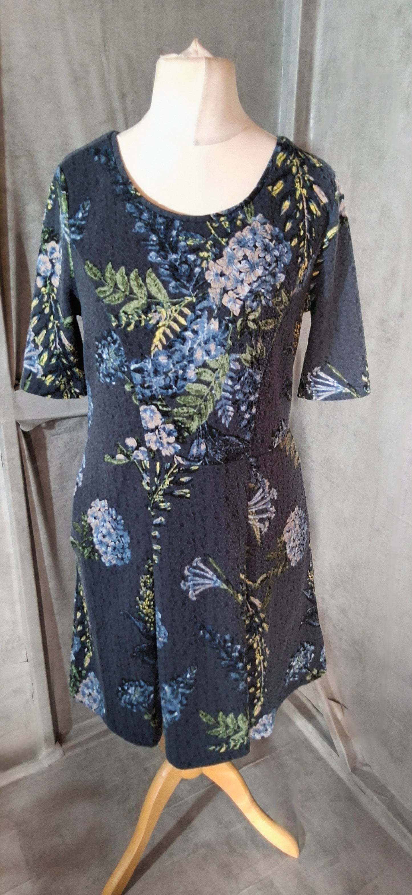 Next Navy Floral Textured Dress – Size 14 – Knee Length