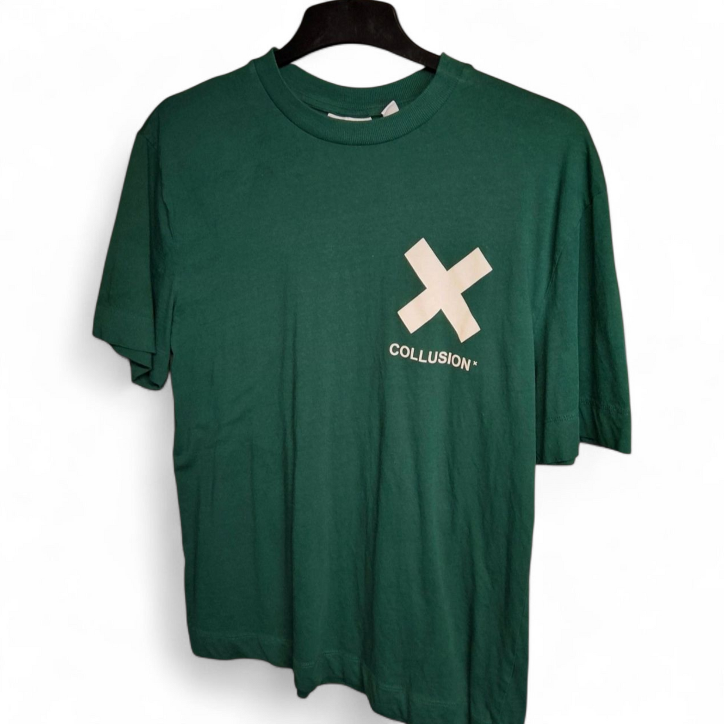 Collusion Dark Green Logo T-Shirt – Men’s Size M – 100% Cotton Streetwear Tee