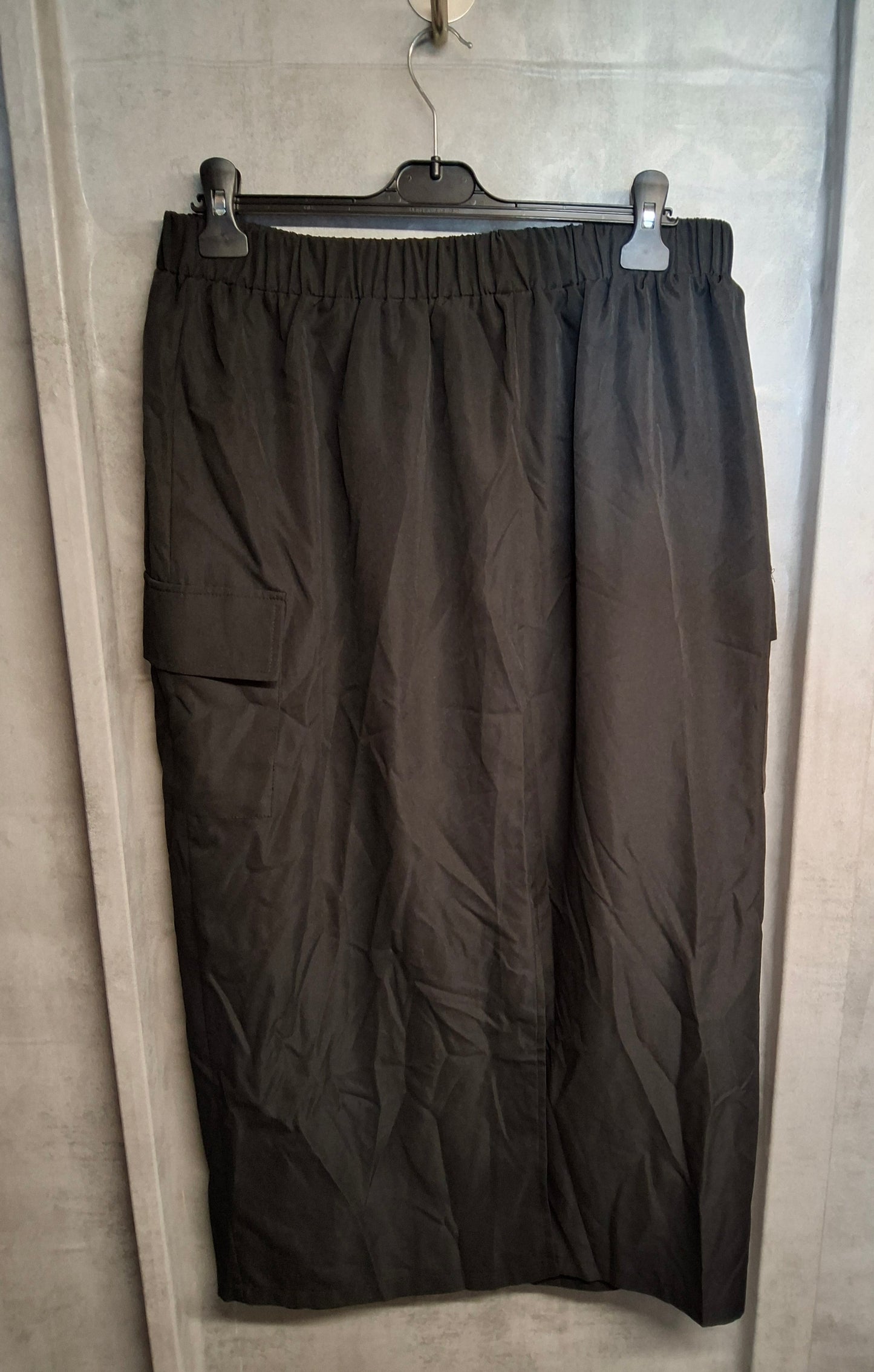Shein Curve Black Cargo Maxi Skirt – Size 18/20 – Elastic Waist & Back Slit