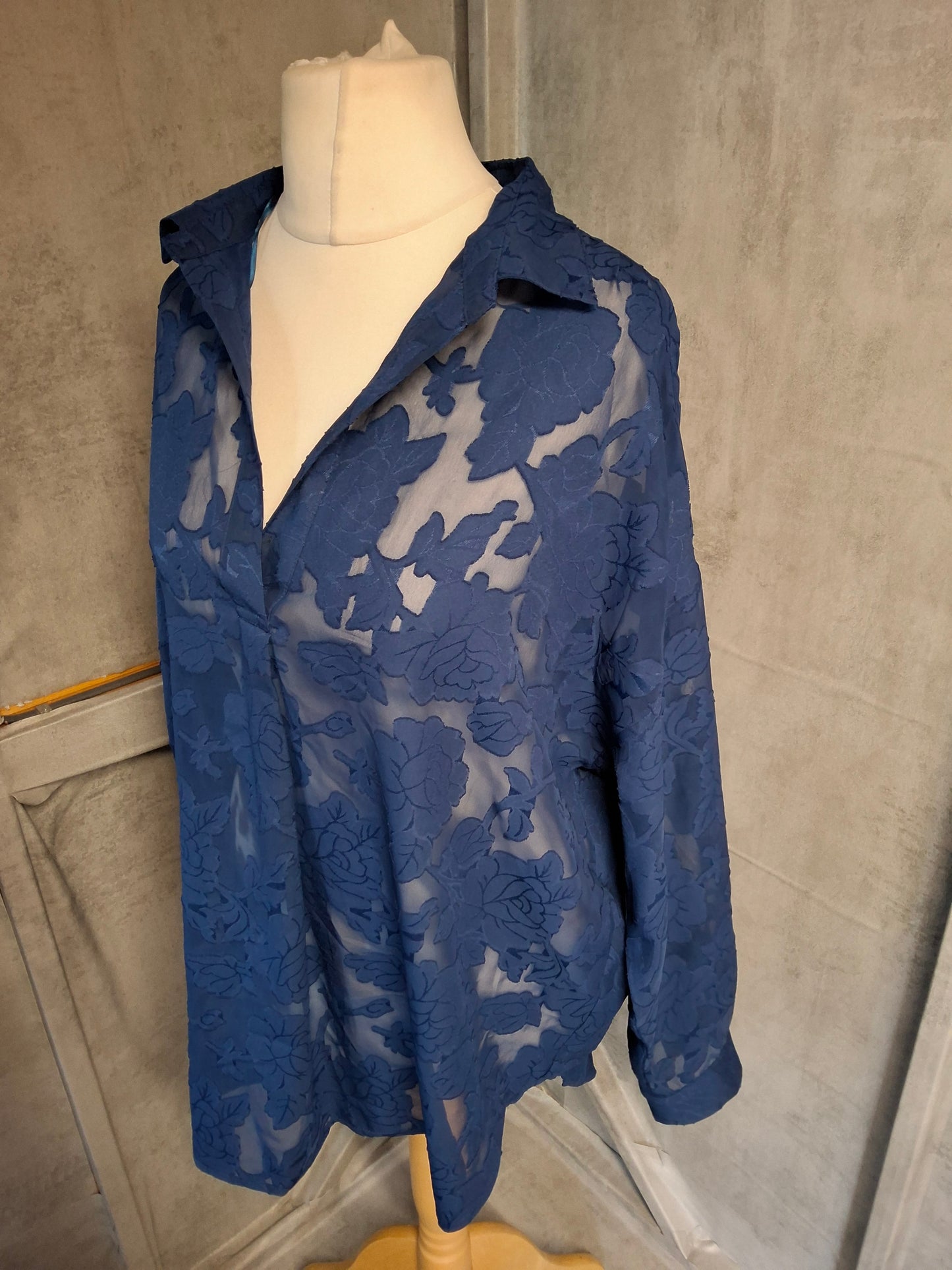 Soon Navy Sheer Floral Blouse – Size 16 – Long Sleeve, Relaxed Fit, High-Low Hem