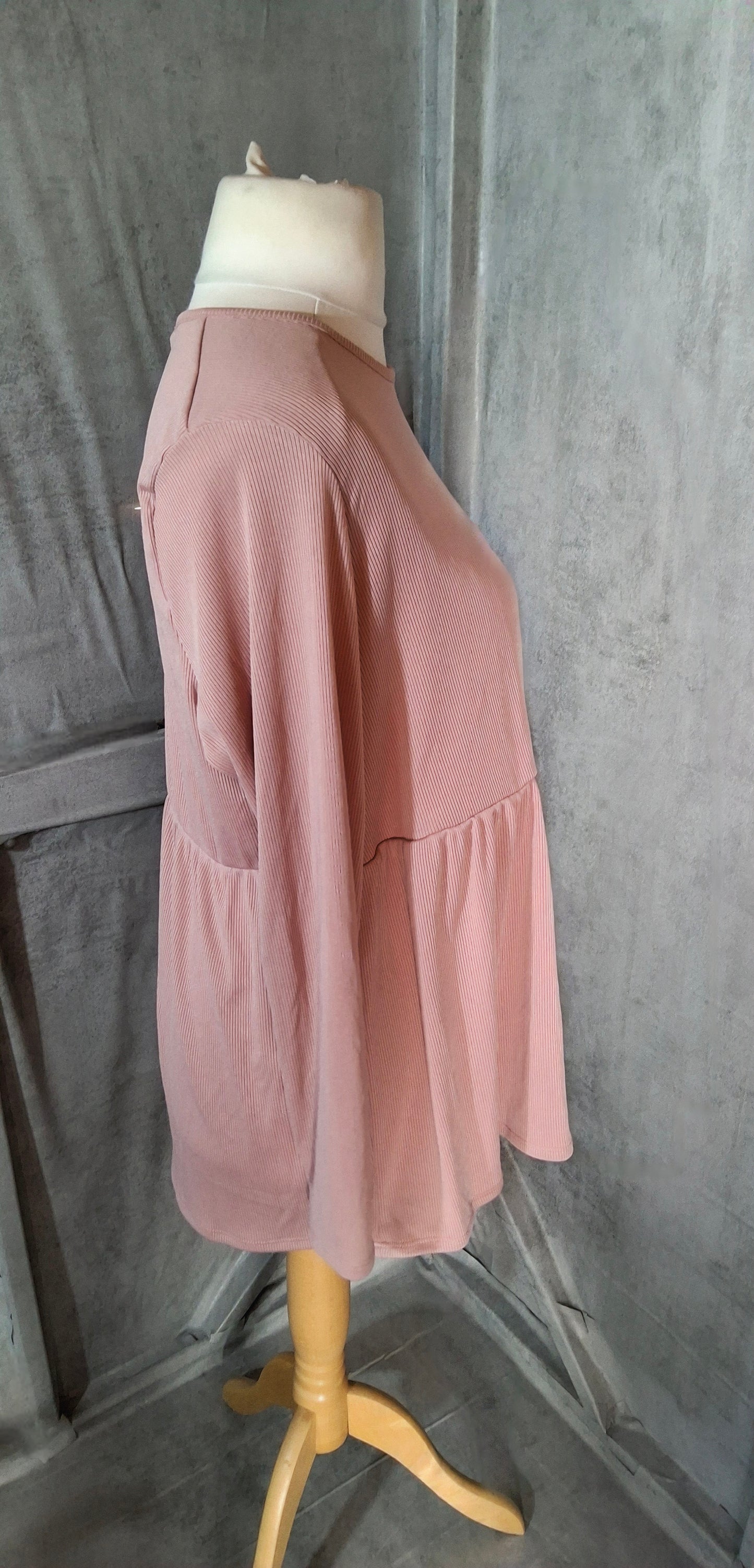 Boohoo Light Pink Ribbed Peplum Top – Size 16 – NWT