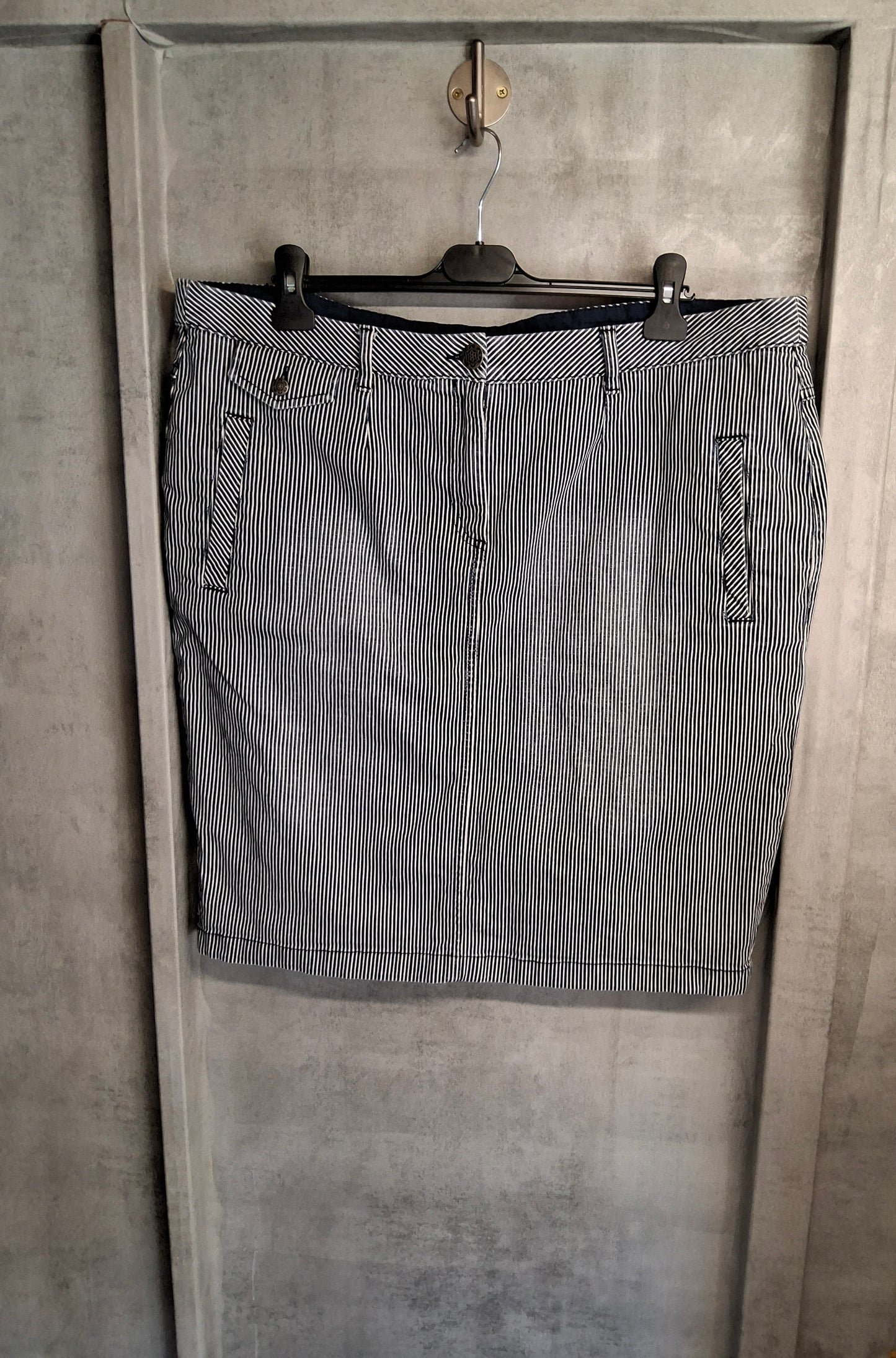 Per Una Navy & White Striped Denim Skirt – Size 20
