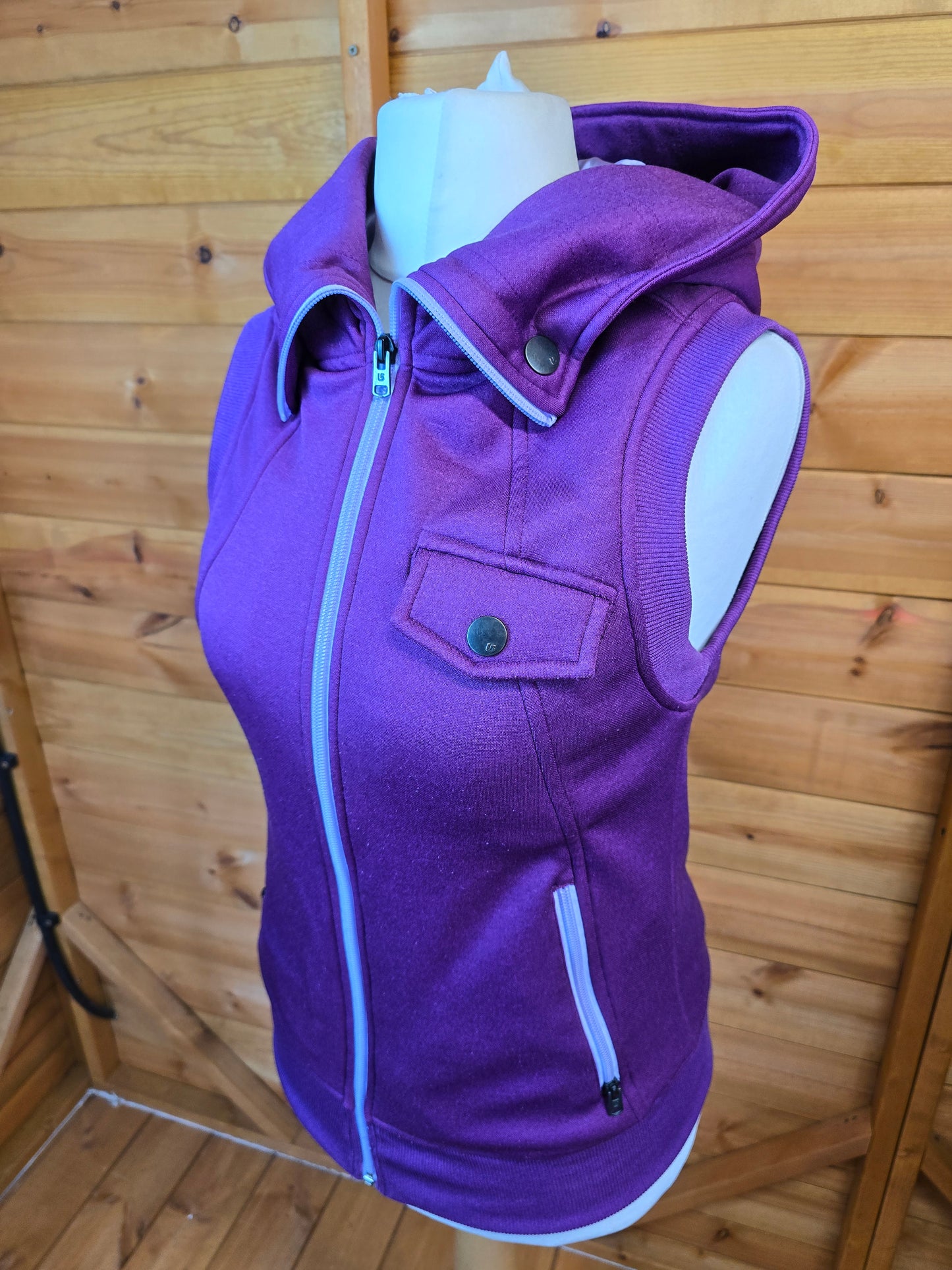 Burton purple hooded sleeveless gillet pockets size Small size 8/10