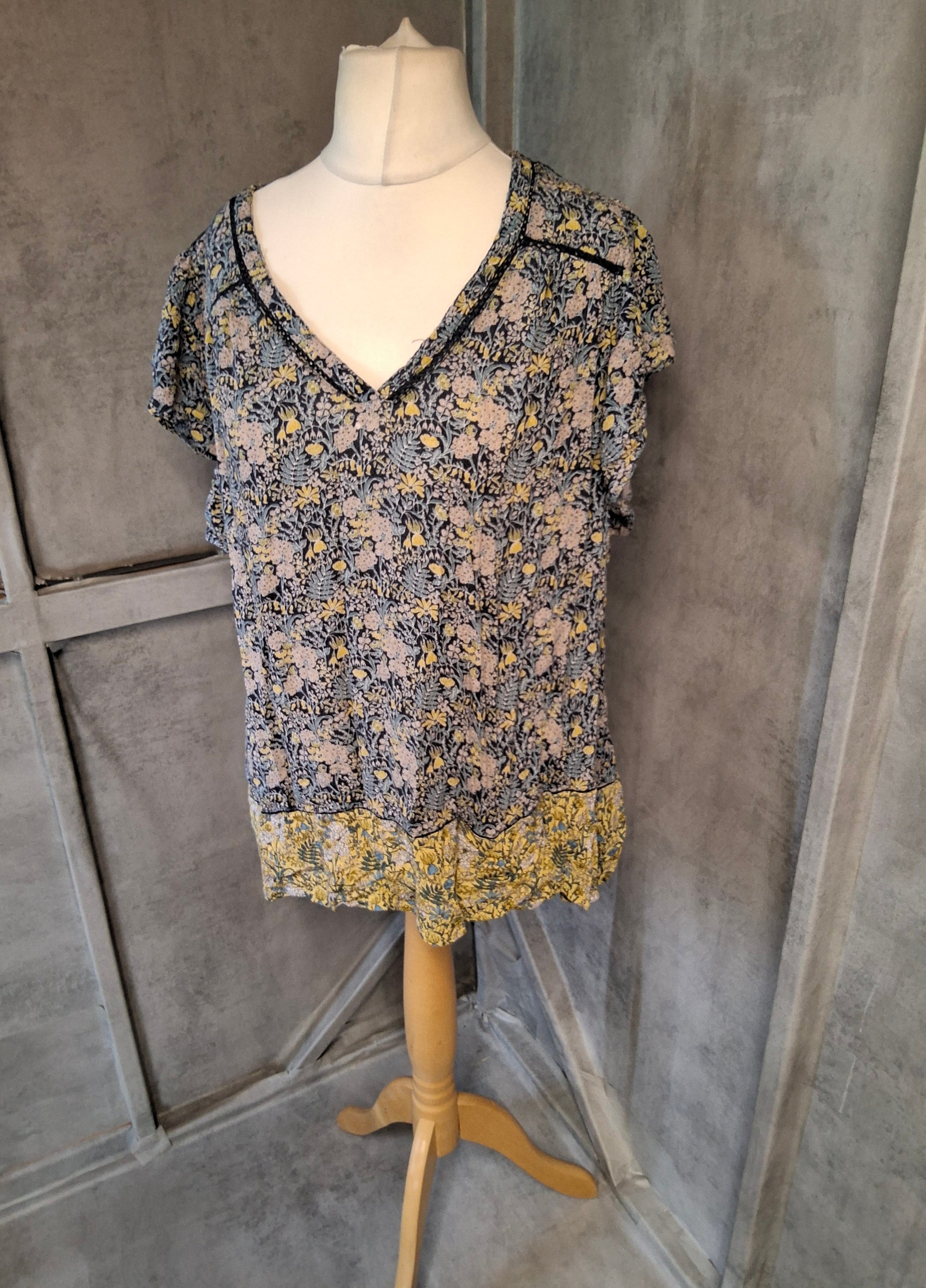 Next Navy & Yellow Floral Blouse – Size 18, 100% Viscose, Boho Vibes & Breezy Feels