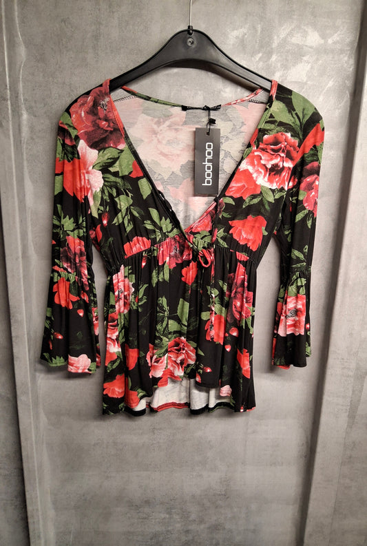Boohoo Floral Peplum Top – Size 8 – NWT – Romantic Drama, But Make It Comfy