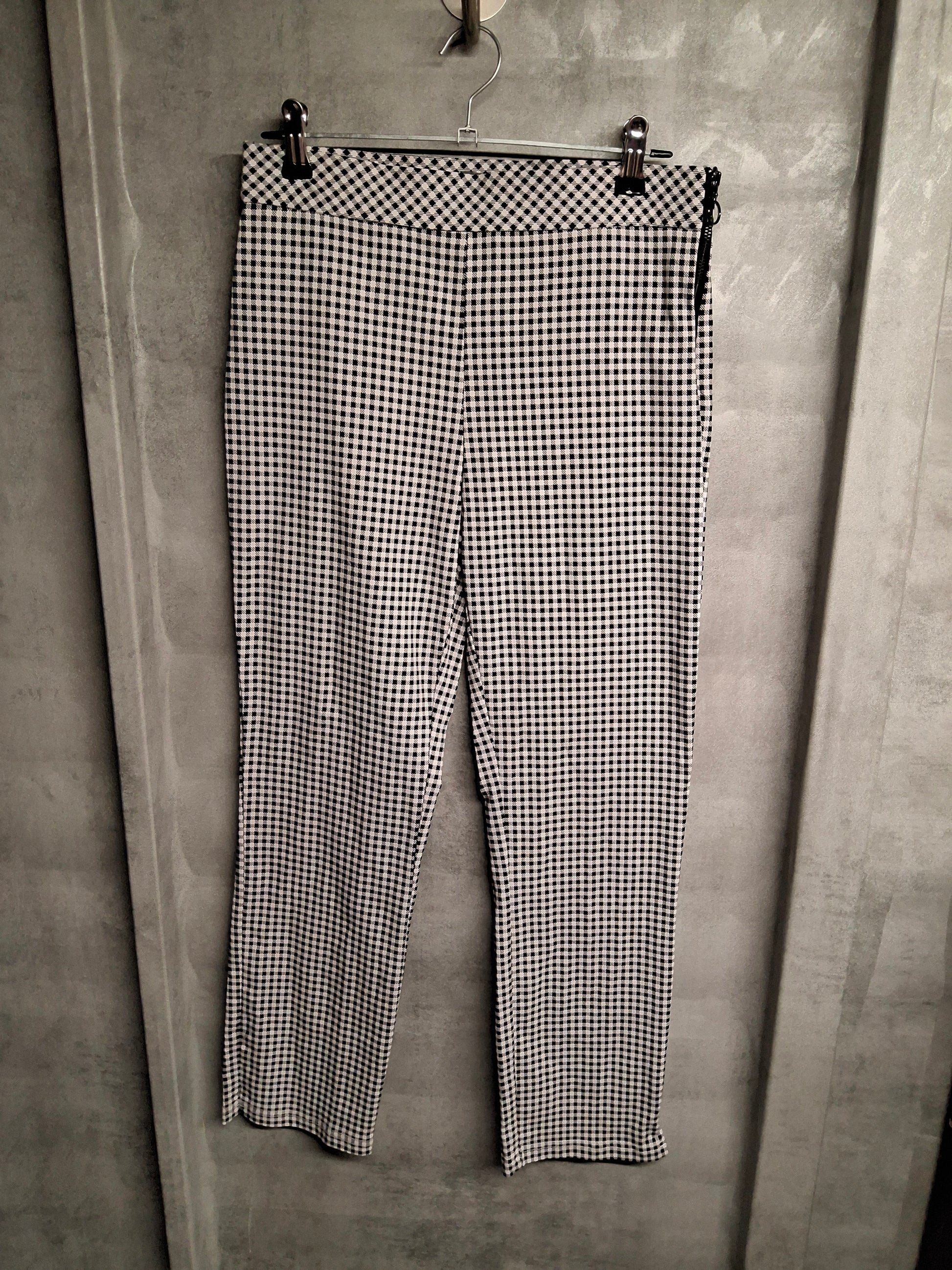 Primark Black & White Gingham Slim Leg Trousers – Size 10 | High Waist, Side Zip, Timeless Print

