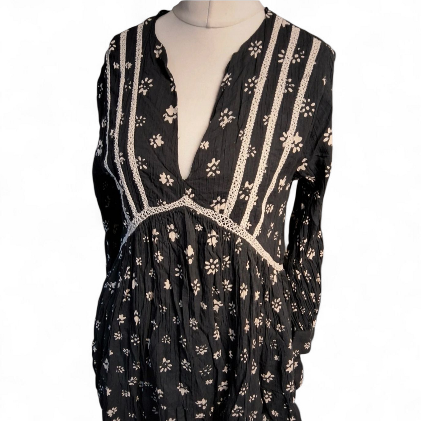 Zara Black & White Patterned Mini Dress – Size M (UK size 10/12) – Long Sleeve V-Neck