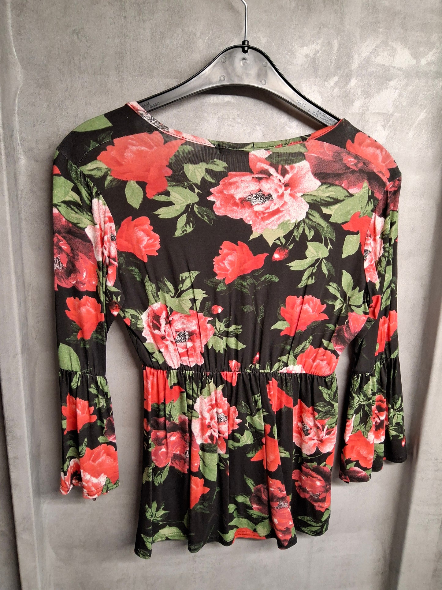 Boohoo Floral Peplum Top – Size 8 – NWT – Romantic Drama, But Make It Comfy