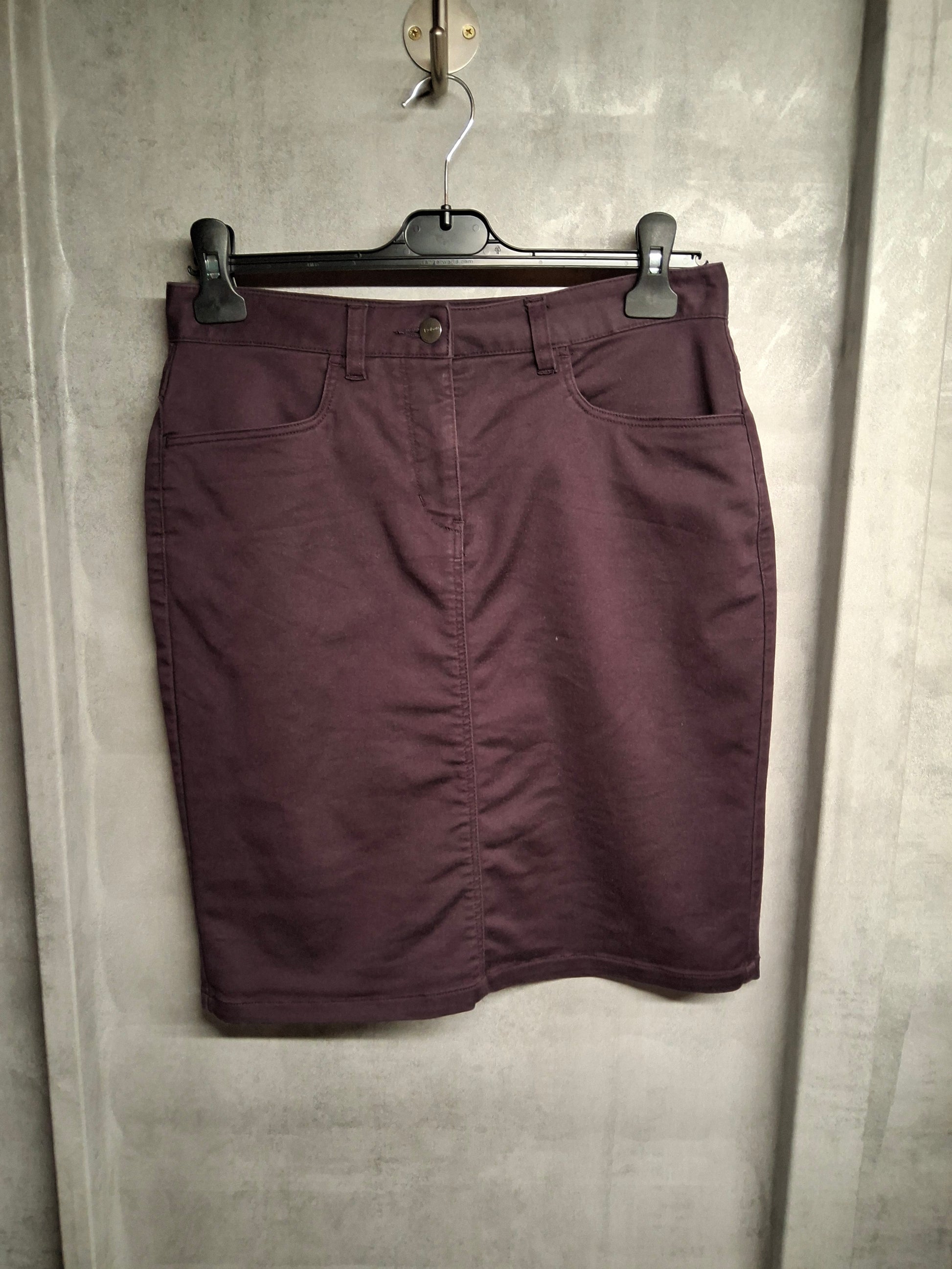 Rohan Purple Denim Skirt – Size 8 – Knee-Length Casual Wardrobe Essential with Pockets