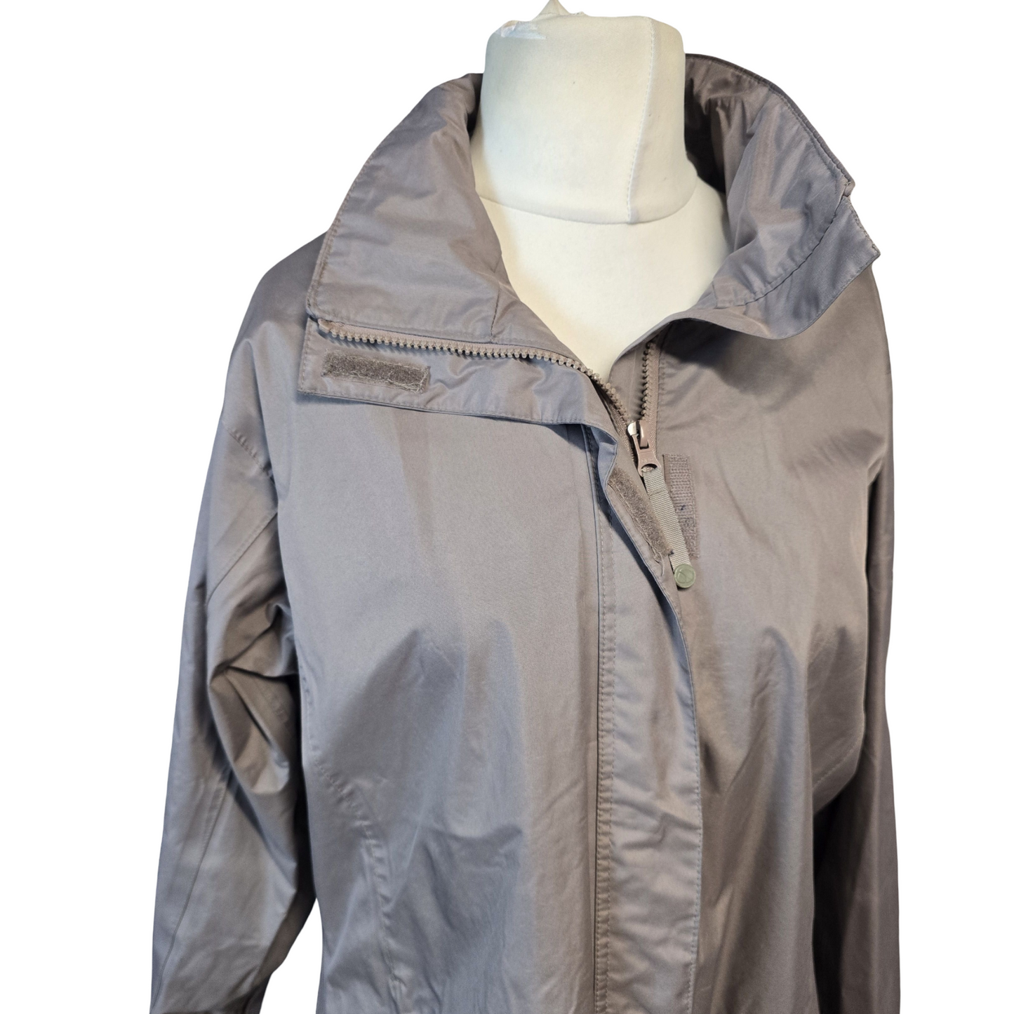 Regatta Beige Waterproof Hydrafort Jacket – Size 18 – Foldaway Hood