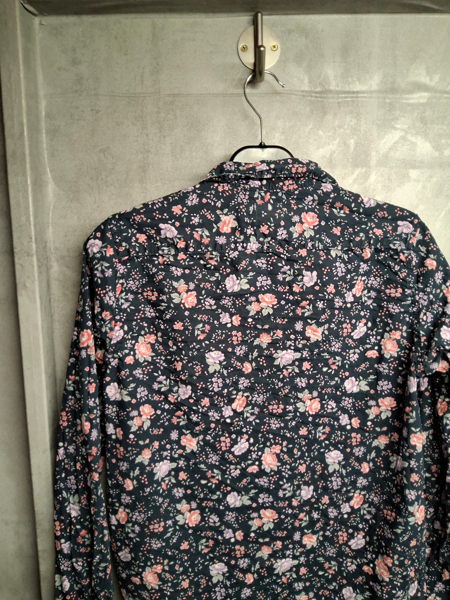Gap Navy Floral "The Fitted Boyfriend" Long Sleeve Shirt – Size S (UK size 8/10) – 100% Cotton