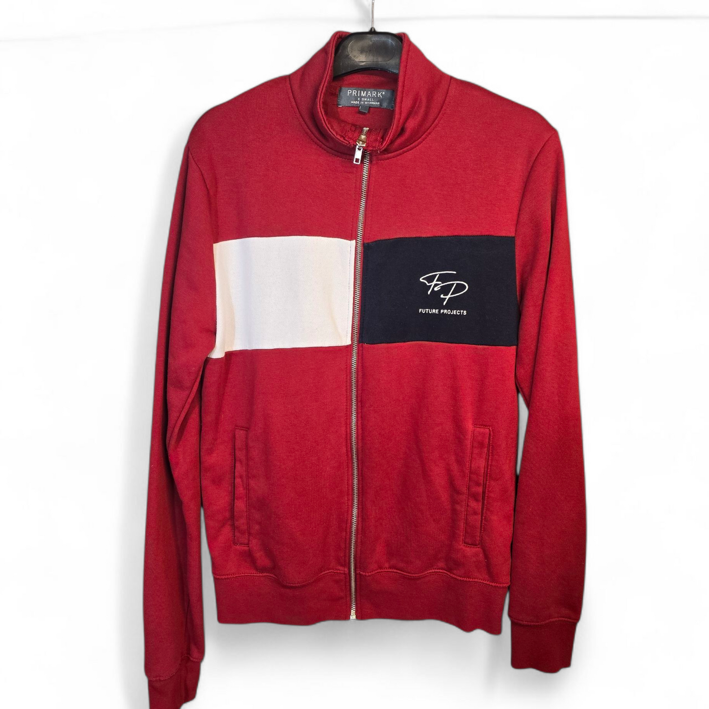 Primark Red Zip-Up Jumper with Pockets – ‘Future Projects’ – Men’s XS