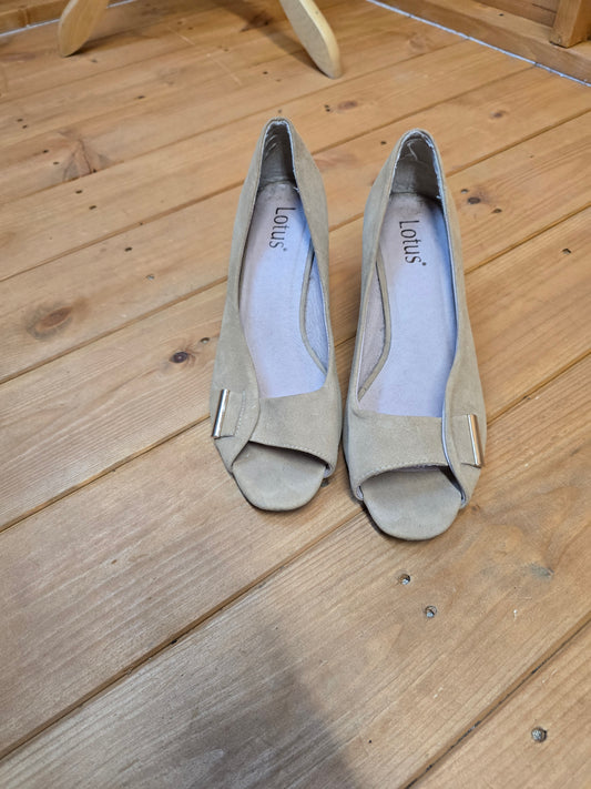 Lotus peep toe beige suede small heel shoes size 5.5