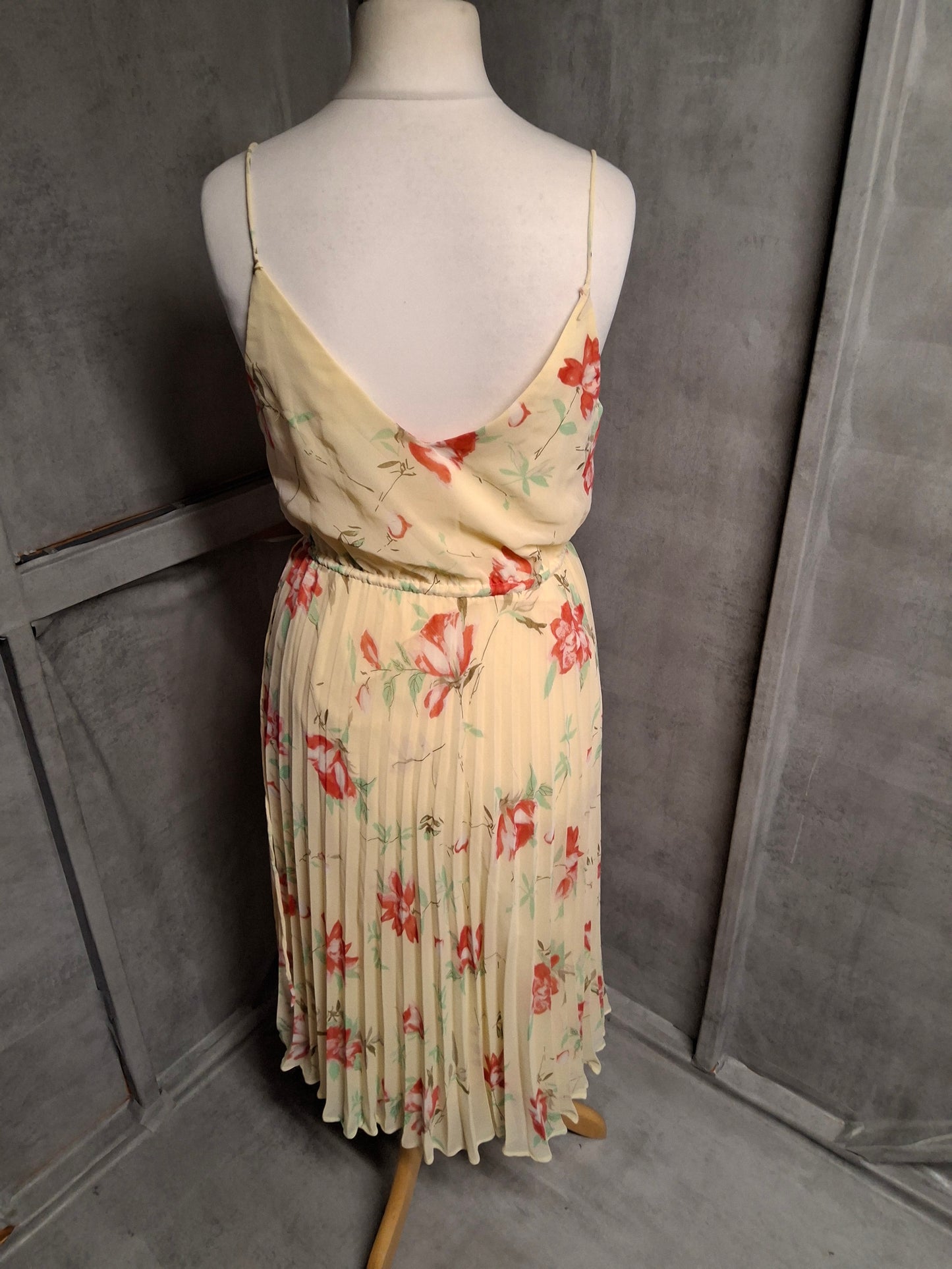 ASOS Yellow Floral Pleated Midi Dress | Size 12 | Garden Party Approved