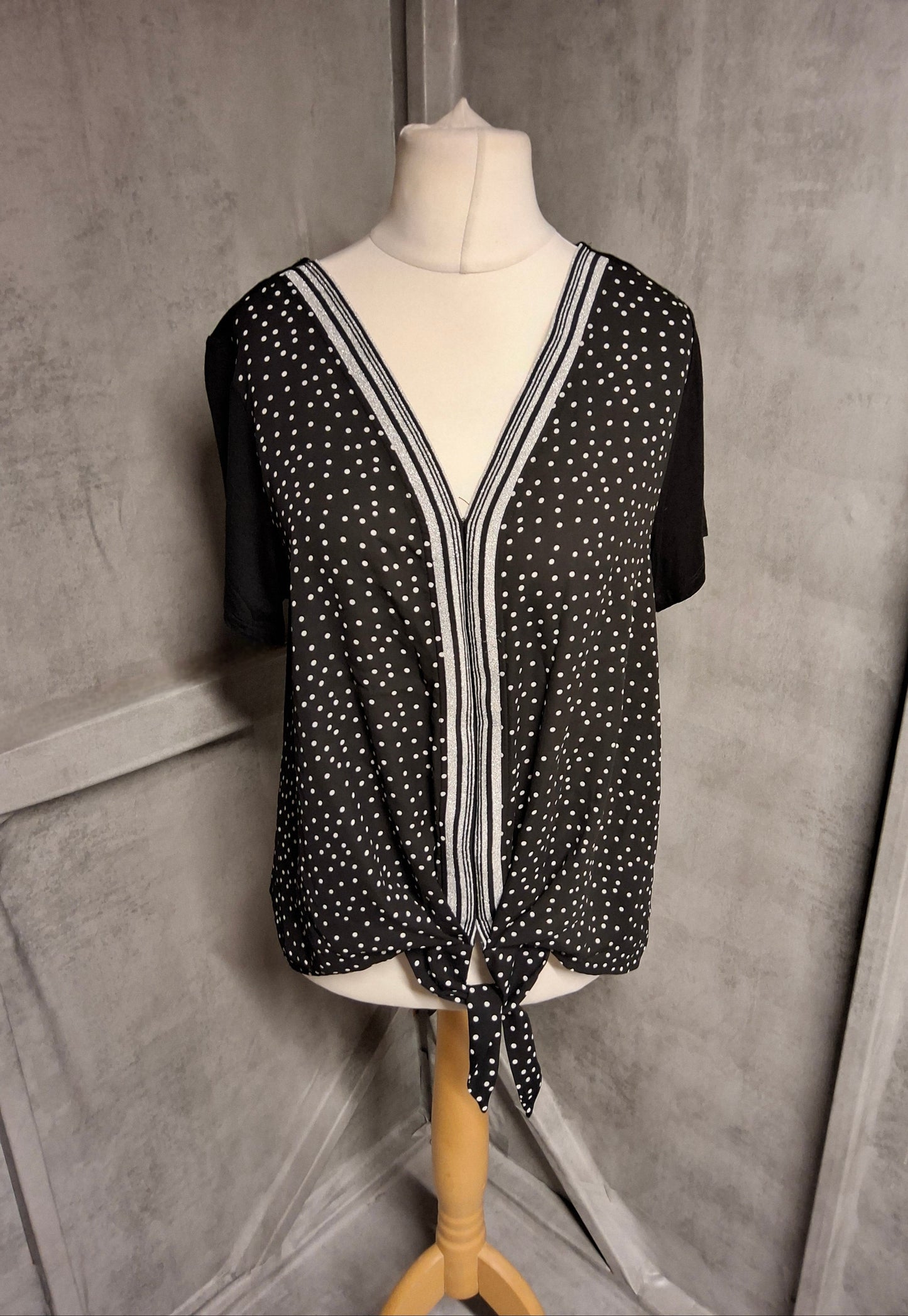 Joseph A Black Spot Print Tie-Front Top – Size M (UK size 12–14) – Effortless Style