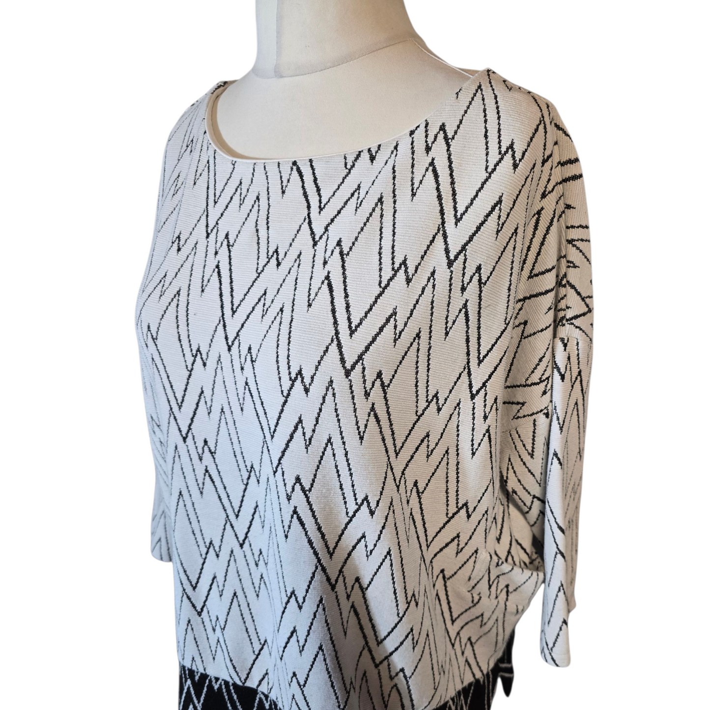 Great Plains White & Black Patterned 3/4 Sleeve Oversized Jumper – Size M (UK size 12)