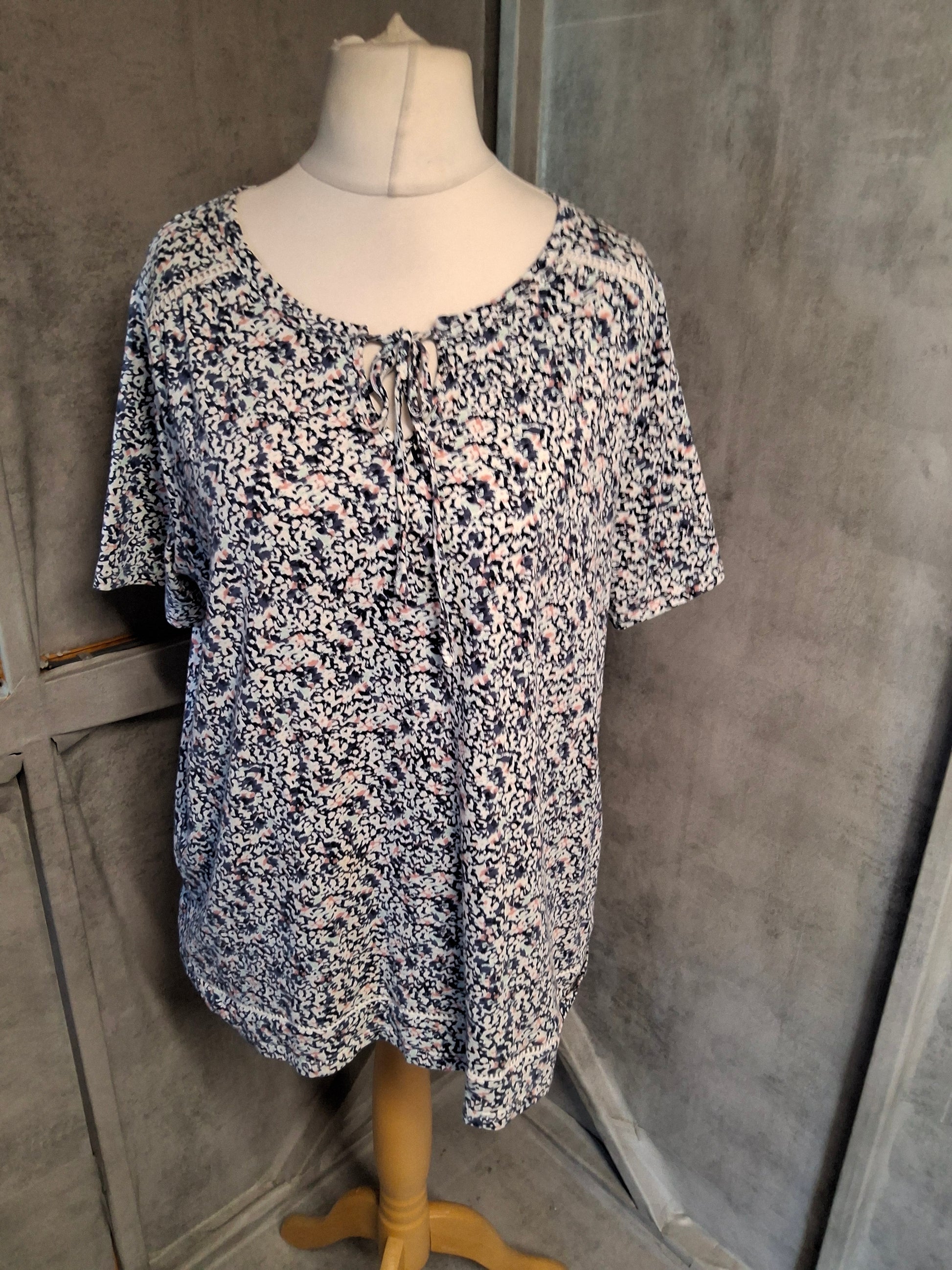 Tu Navy, Coral & White Abstract Print Cotton Blouse – Size 16 – Tie Neckline