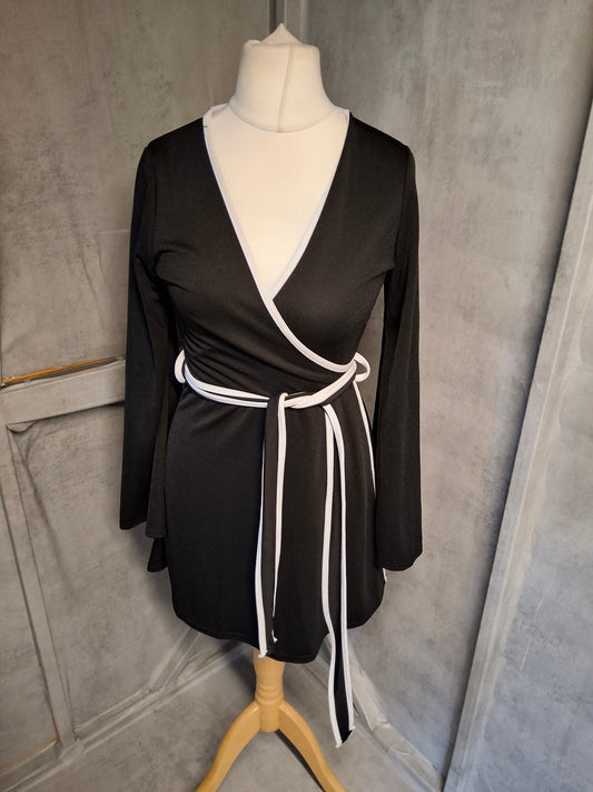 Boohoo Black & White Wrap Dress – Size 10 – Flared Sleeves, Belted Bodycon, Stretch