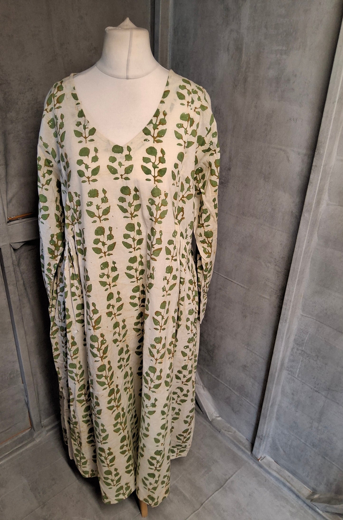 The Indian Ethnic Co Cream & Green Leaf Print Tunic Dress – Size 3XL