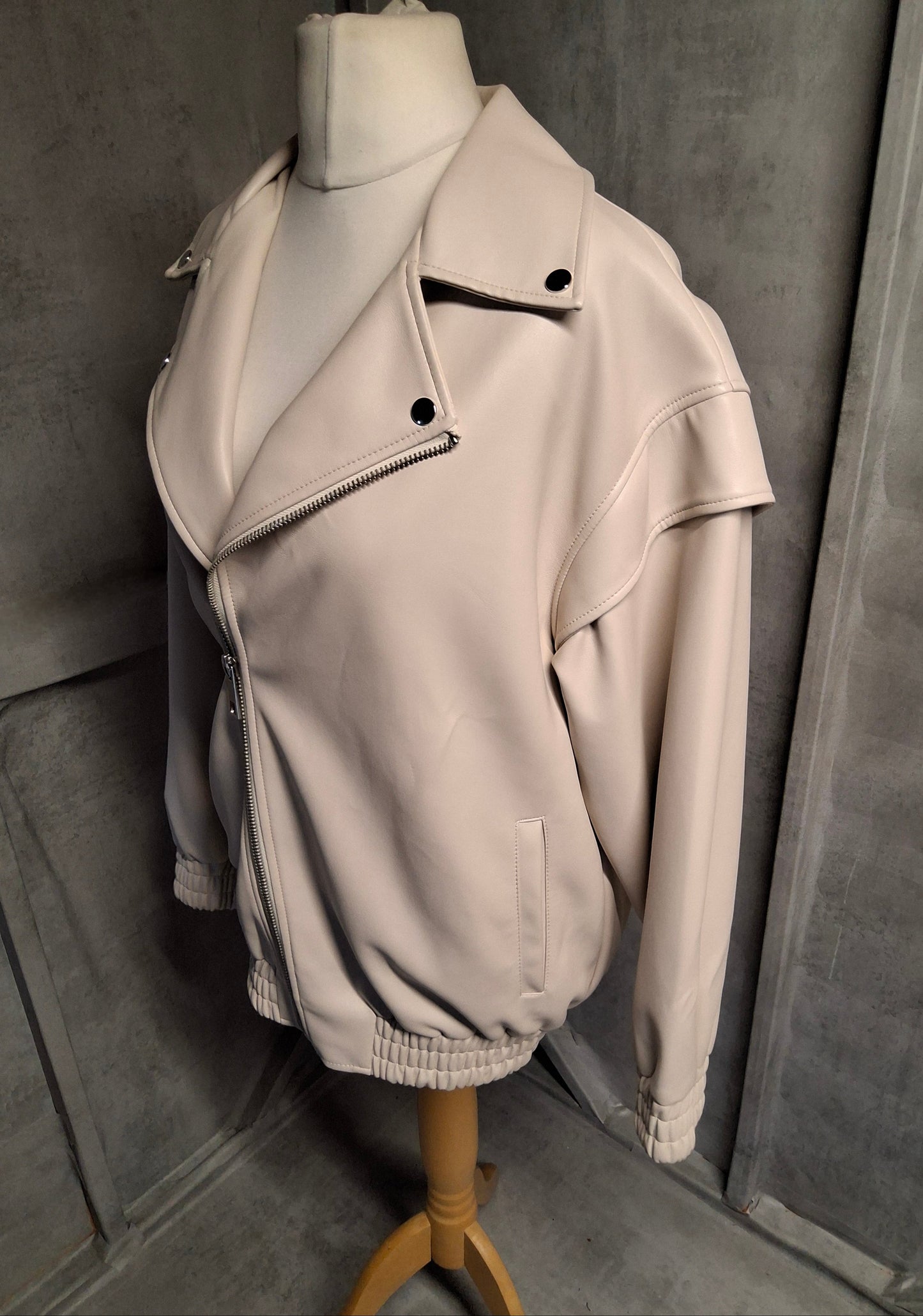 Missguided Cream Oversized Biker Jacket – Size 8