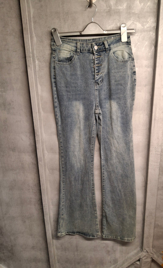 Light Wash Flared Jeans – Size 6/8 – Retro Cut, Future Favourite