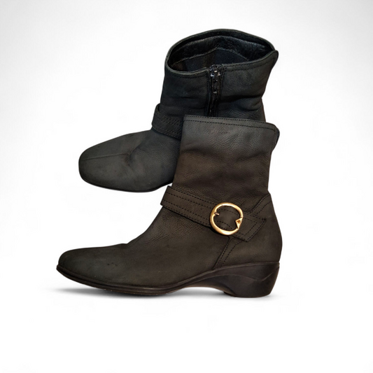 Flyflot Black Leather Ankle Boots – Gold Buckle – UK 4 / EU 37
