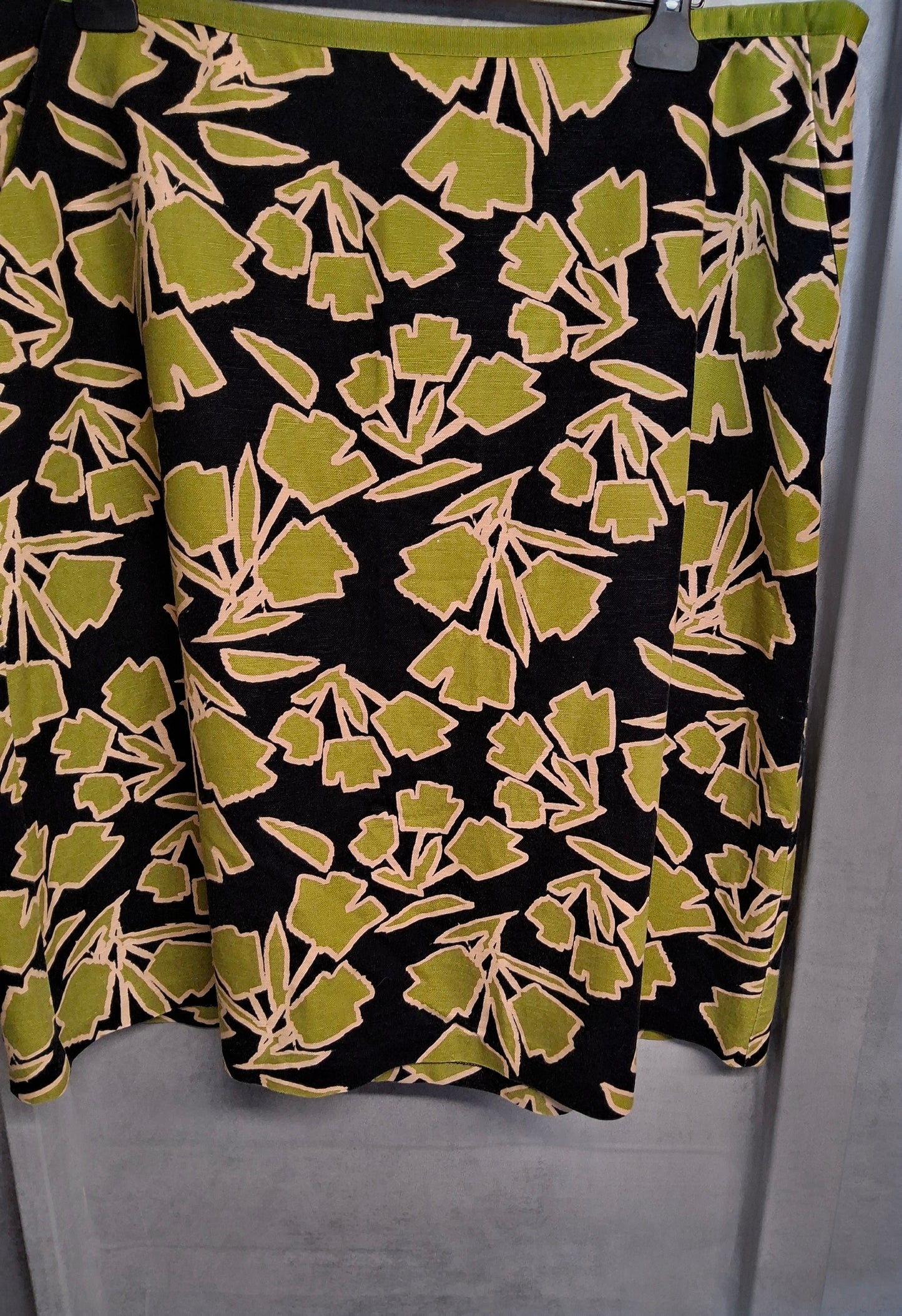 Laura Ashley Black & Green Floral Midi Skirt – Size 20 – Linen Blend