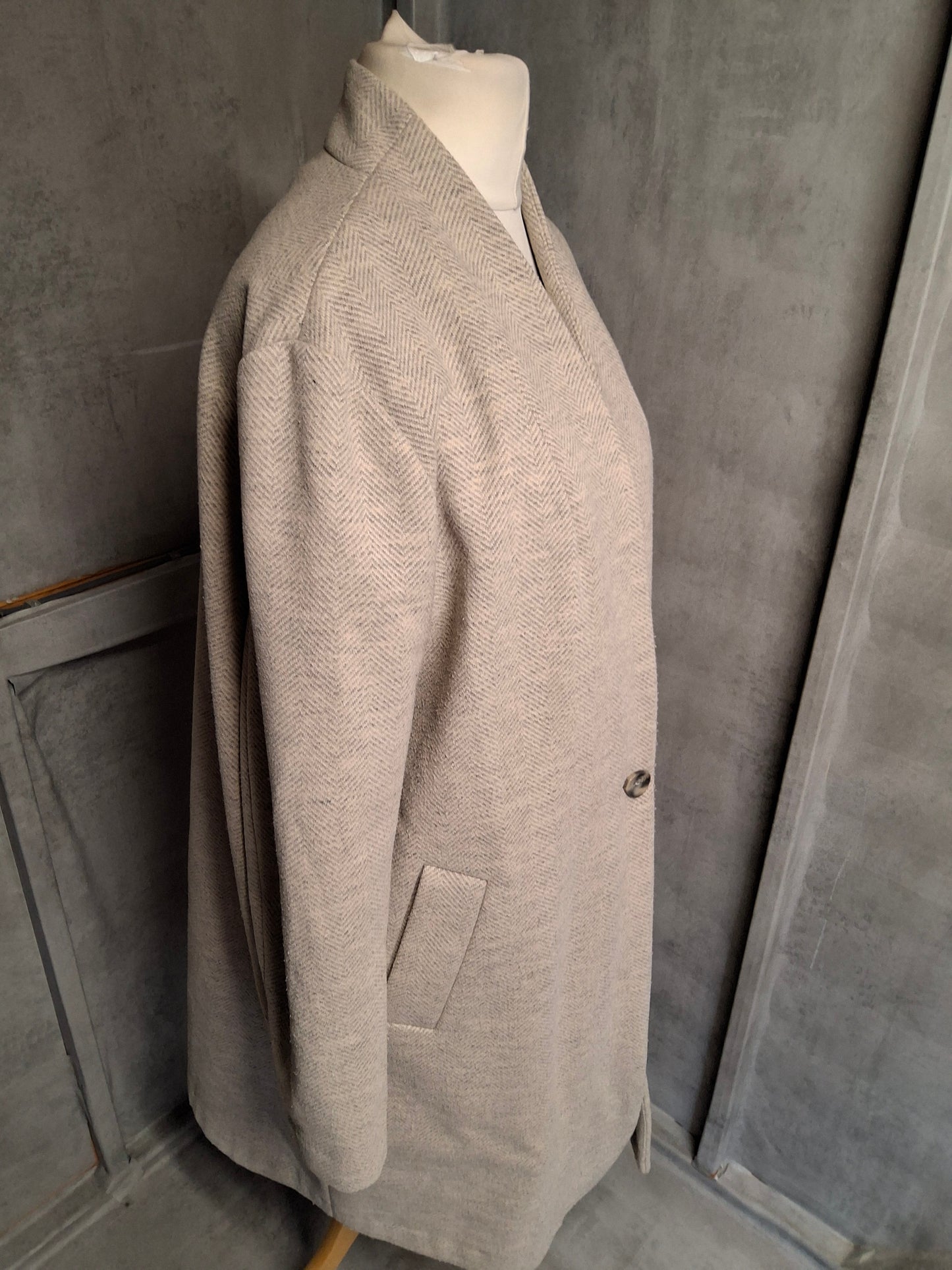 Dorothy Perkins Beige Cream Midi Coat – Size 18 – Classic Button-Up Layer