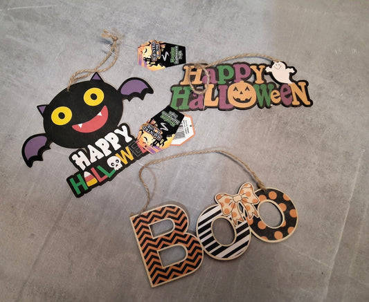 Bundle of 3x Wooden Halloween Hanging Plaques – Boo & Happy Halloween – NWT