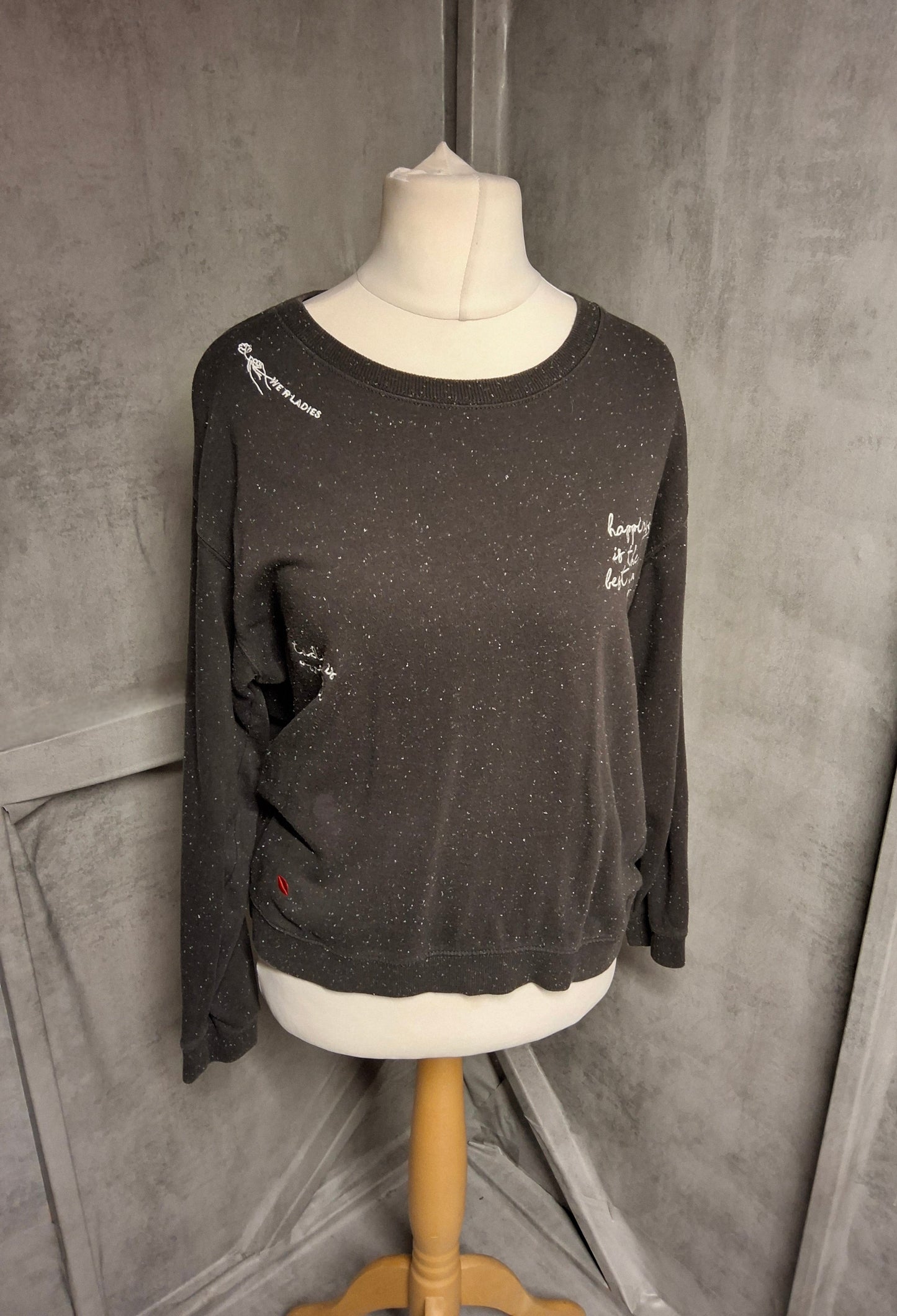 H&M Grey Speckled Slogan Sweatshirt – Size M (UK size 10–12) – “Happiness” Jumper