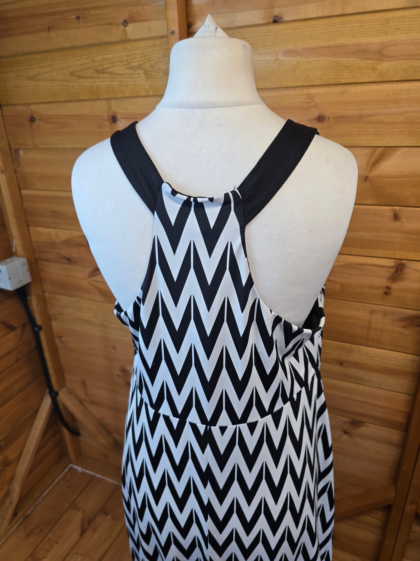Simply Be Chevron Maxi Dress – Size 16 – Stretch Polyester – Bold Print