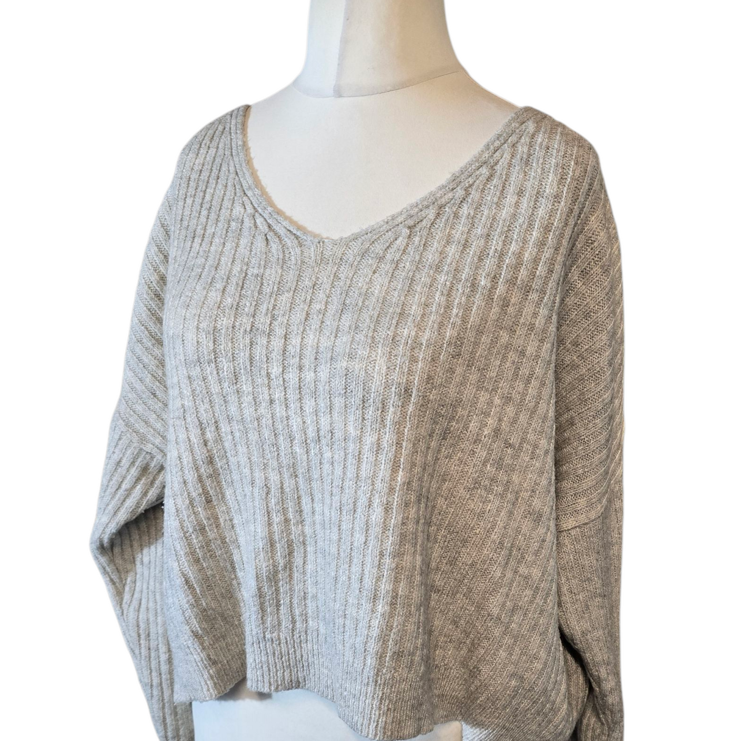 New Look Grey Cropped Oversized V-Neck Jumper – Size M (UK size 12/14 Oversized Fit)