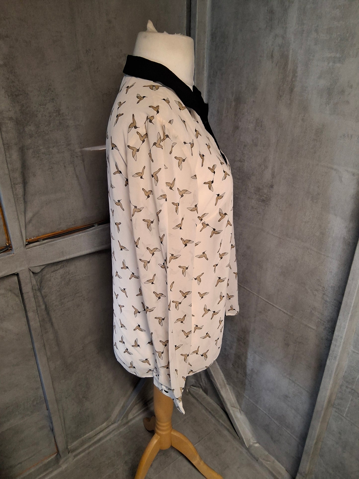 Tu Cream & Black Bird Print Sheer Blouse – Size 14 – Polyester