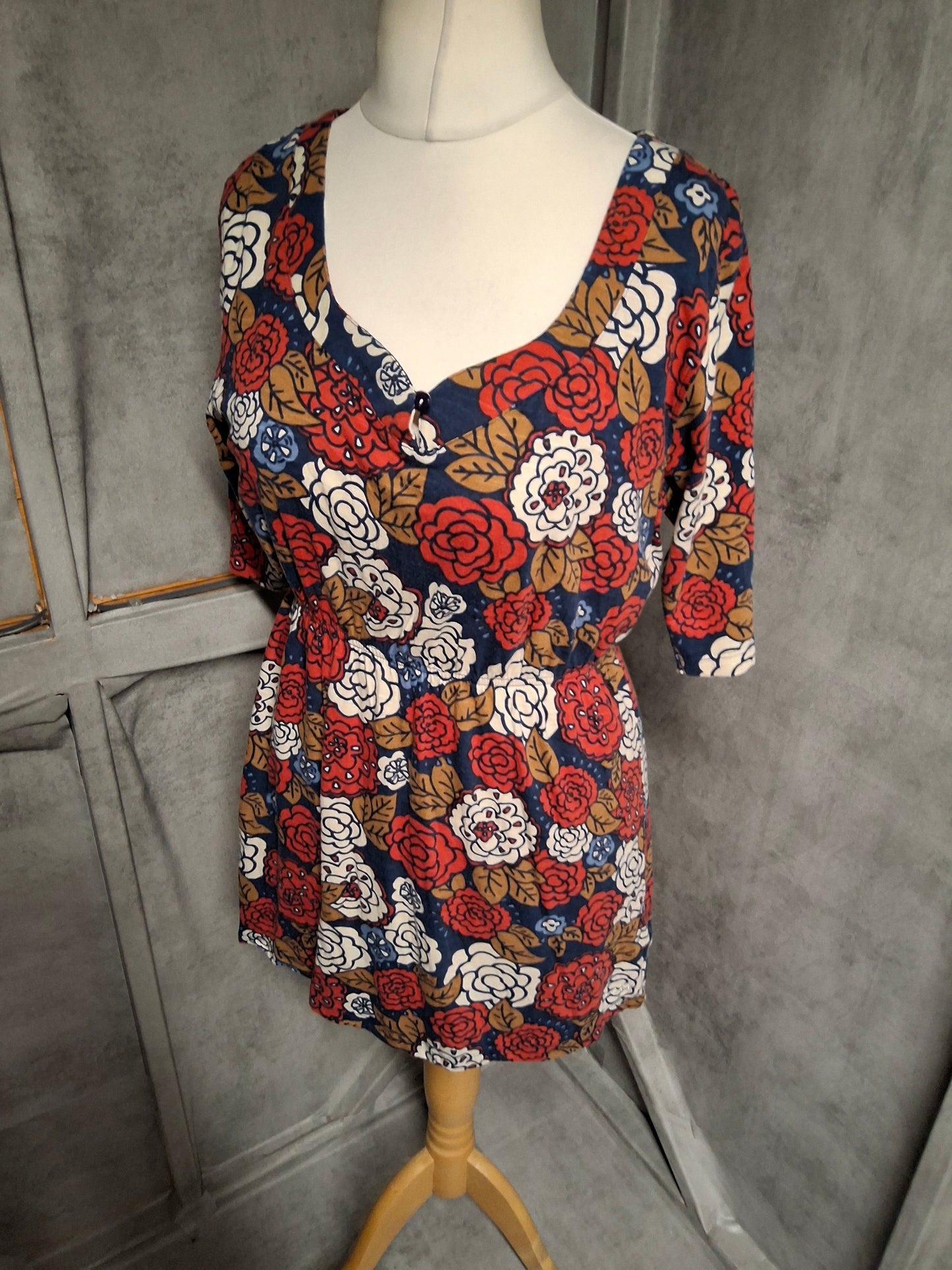 Weird Fish Navy Red & White Floral Tunic Top – Size 14 – ¾ Sleeve Cotton Modal