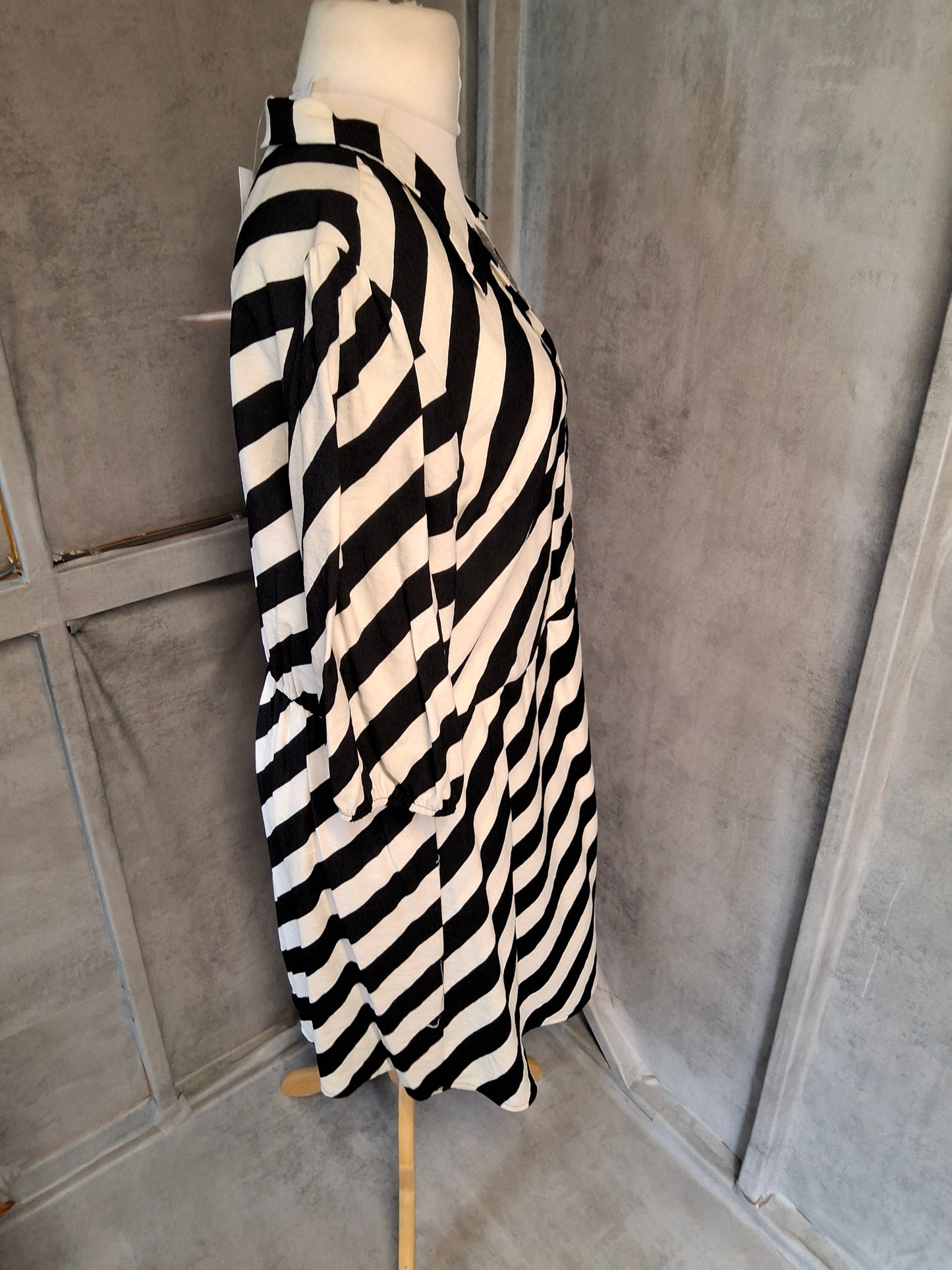 F&F Black & White Stripe Wrap Dress – Size 22 – NWT