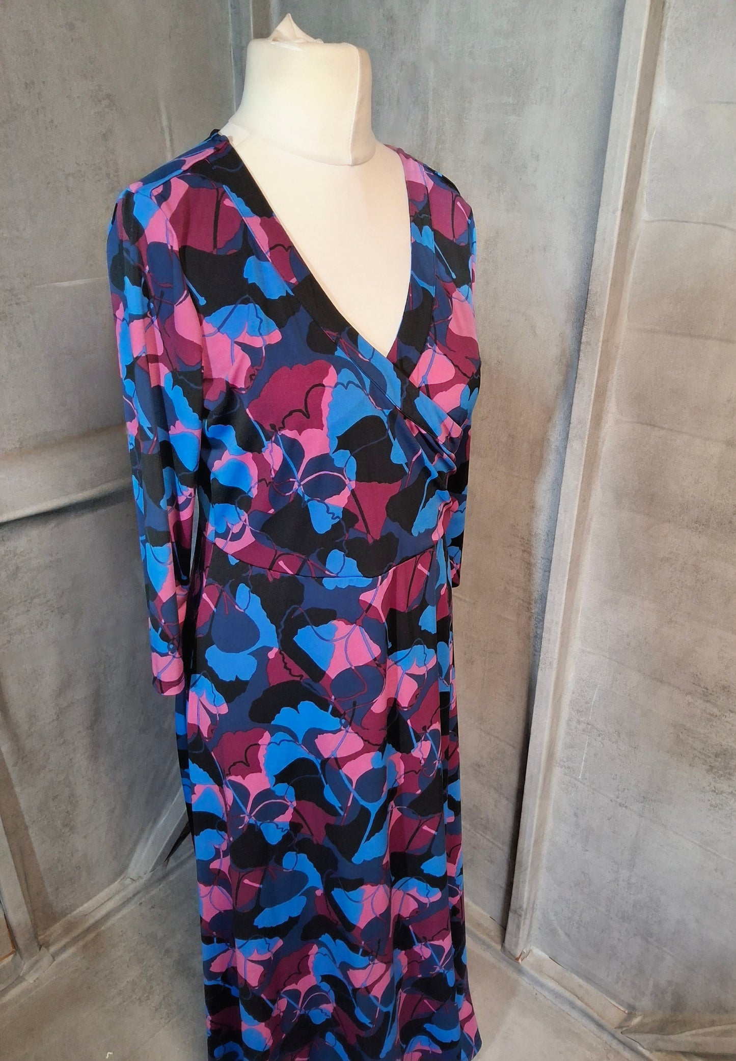 Du Jour Blue, Pink & Red Floral Long Dress – Size M (UK size 10/12) – Stretch Polyester