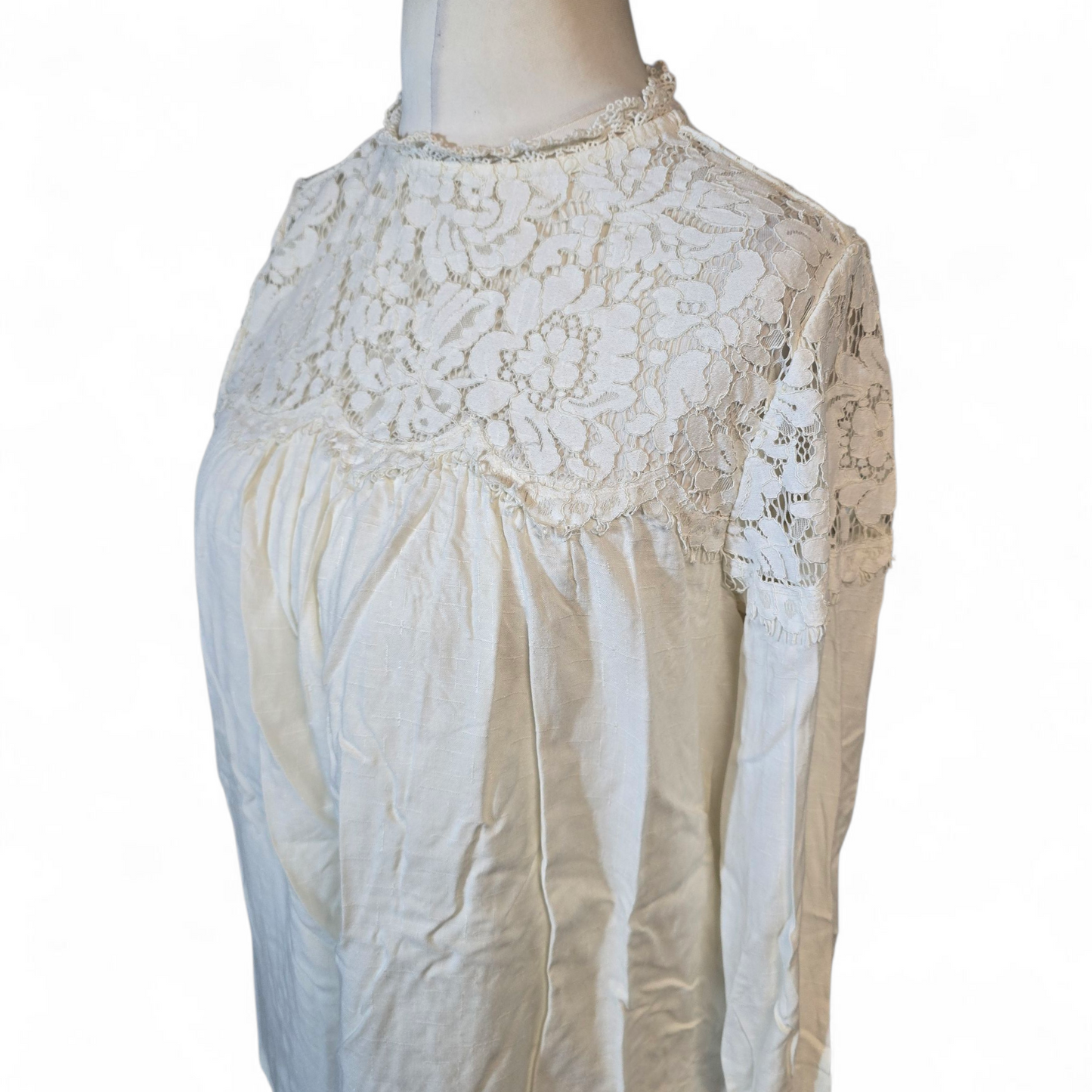 M&S White Lace High Neck Blouse – Frill Cuffs – Size 10 – 100% Viscose