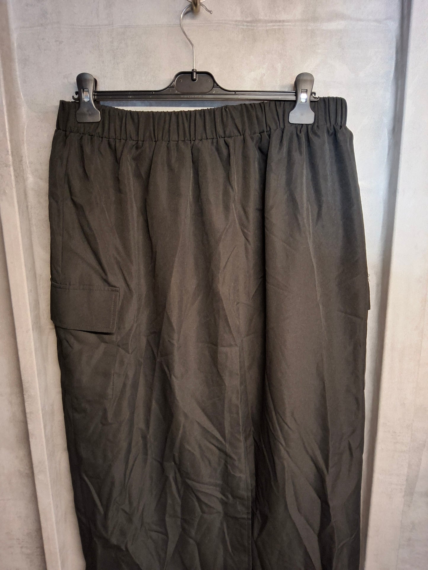 Shein Curve Black Cargo Maxi Skirt – Size 18/20 – Elastic Waist & Back Slit