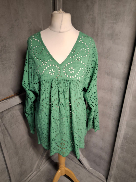 Floaty Green Broderie Blouse – Made in Italy Dreams – One Size (UK 10–14) – Boho Festival Vibes
