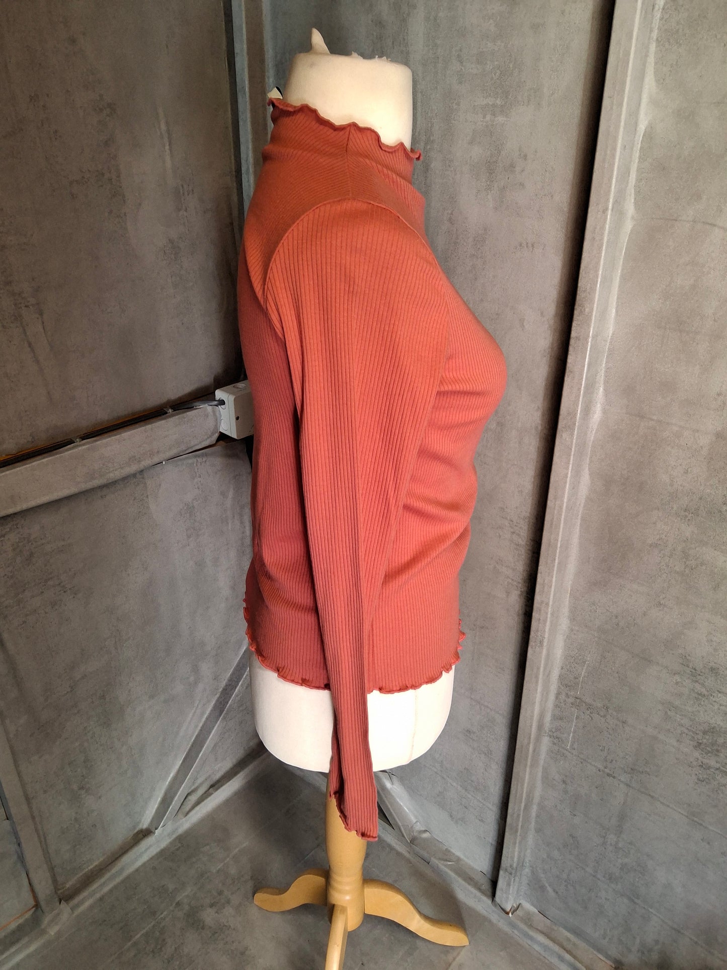 George Pink/Coral Ribbed High Neck Long Sleeve Top – Size 10