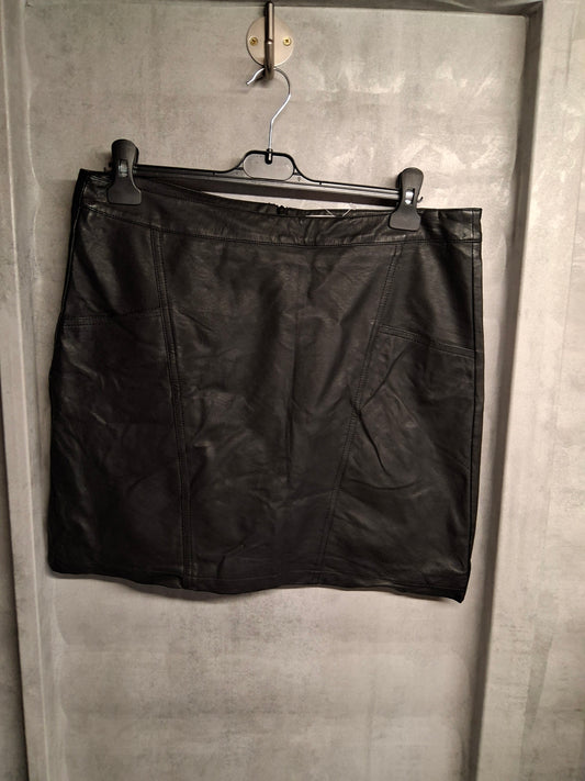 Tu Black Faux Leather Mini Skirt – Size 16 – Zip Back
