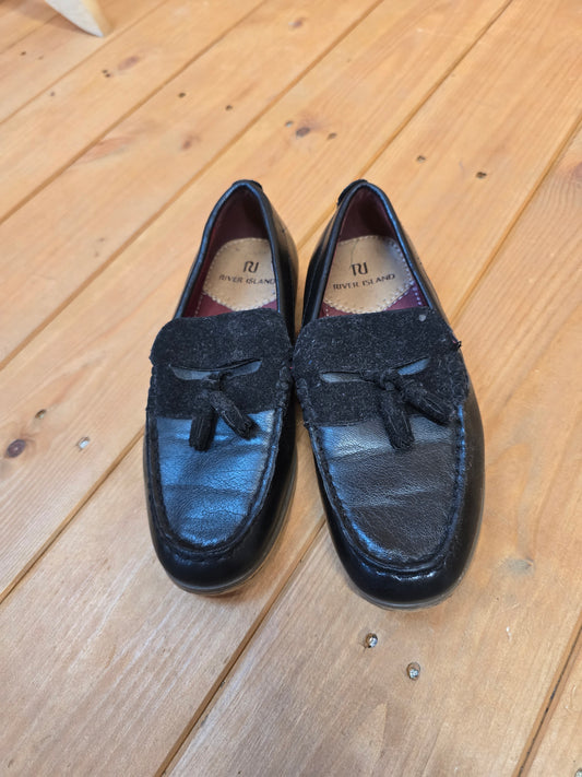 River Island Girls Black Slip-On School Shoes Size 12 – Tassel Detail, Minor Marks on Sole